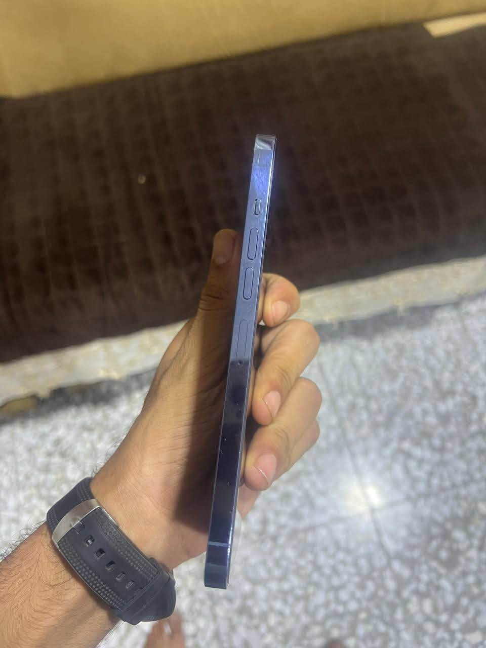 ايفون 13برو ماكس لون بحري مميز مكفول من الصيانه علئ البلاد ذاكرة٢٥٦بطارية74🔋العنوان محاويل  السعر 650وبي مجال بسيط التواصل واتساب او 📞 ***********
