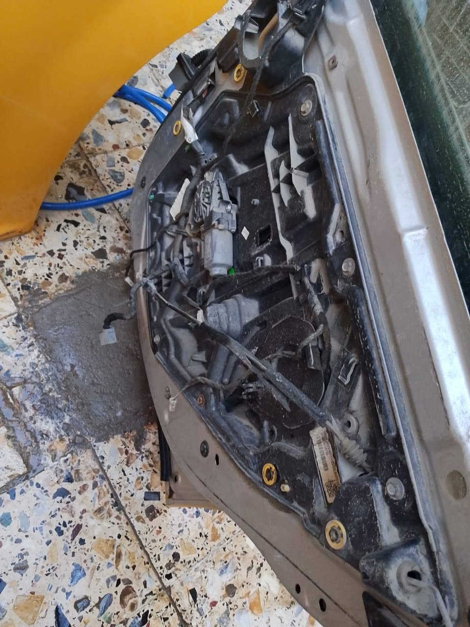 السلام عليكم غراض اوباما للبيع 
3 بيبان الباب كامل ماعدا البطانه 
بوربرن عدد 2 خلفيات
گاردن فچوچ هيمي+فلنچات هيمي أمامي
ذني الغراض فاتحهن من سيارتي كلهن شرط الشغل 
للعلم غراض اوباما 12
السعر 400 وبيهن مجال 
واتساب / ***********
