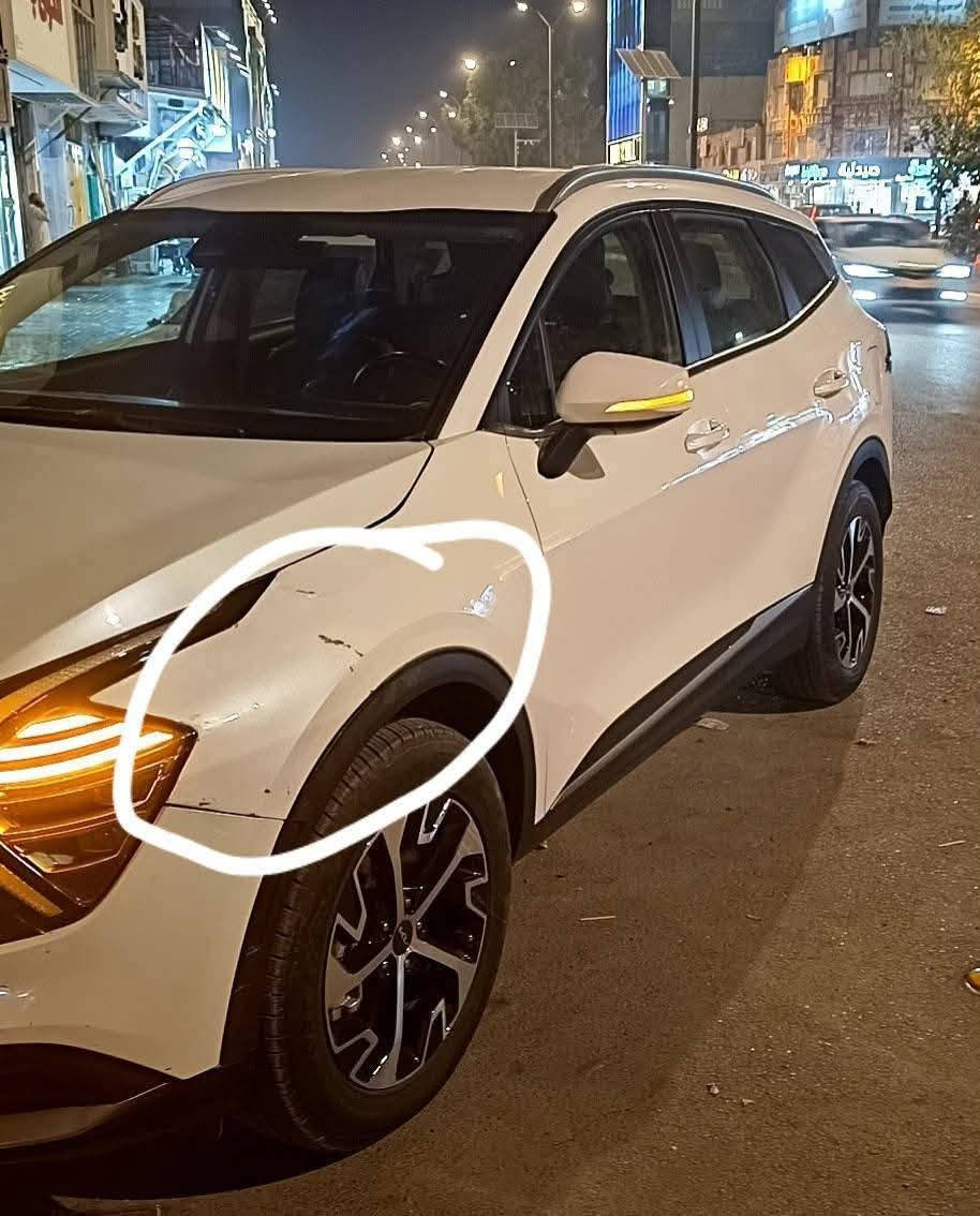 #سبورتج  هايبرد|KIA Sportage
 - موديل 2023  
مرقم بغداد شبه مميز 57155
  مواصفات 
فور ويل  4x4
 محرك 1.6 لتر توربو هايبرد بقوه240 حصان (اقوى من جميع اصدارات سبورج واكثرهن اقتصاديه وعمليه)
 ‏تمشي بتفويله وحده 950km
 ‏#العداد 45 الف mi 
 ‏#حادث_السيارة بنيد وجاملغ
صبغ بنيد بدون اي تبديل 
ليبل واحد
 ‏#اللوحات بغداد شبه مميزة
 ‏#اللون ابيض
كير ماوس اوتيماتك 8 سرعات
تشغيل ذكي ( بصمة ) ,تشغيل عن بعد
شاشة Apple CarPlay, android auto 
تحكم ستيرين كامل مع تدفئه 
هاند بريك كهرباء
 شاشة كبيرة ( GPS )
 رادارات 360 
حساس خلفي
 
شاحن وايرليس
كرسي كهرباء 
تدفئة المقاعد الامامية
تدفئه مقود 
 هاند بريك كهرباء 
 مانع انزلاق 
 اوتو هولد ( AUTO HOLD )
 مساعد نزول المنحدرات 
 سستم صوت مميز
 ‏انظمه قيادة متعدده
 ‏نظام قيادة ذاتي
 ‏كشنات جلد فاخر طبيعي
 ‏منافذ USB +أواكس
للستفسار ***********
