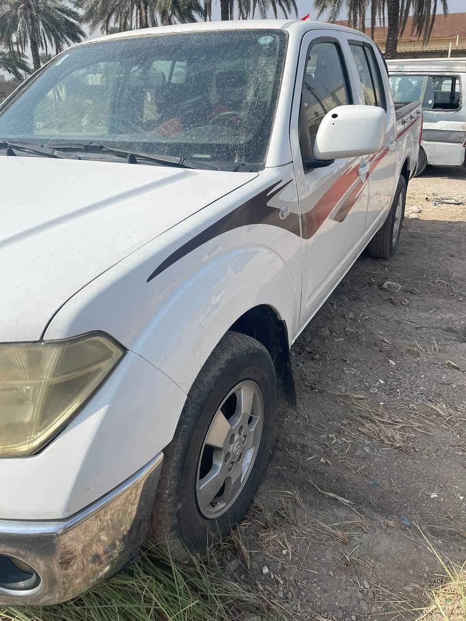 نيسان نيفاره • موديل ٢٠١١ • كير عادي