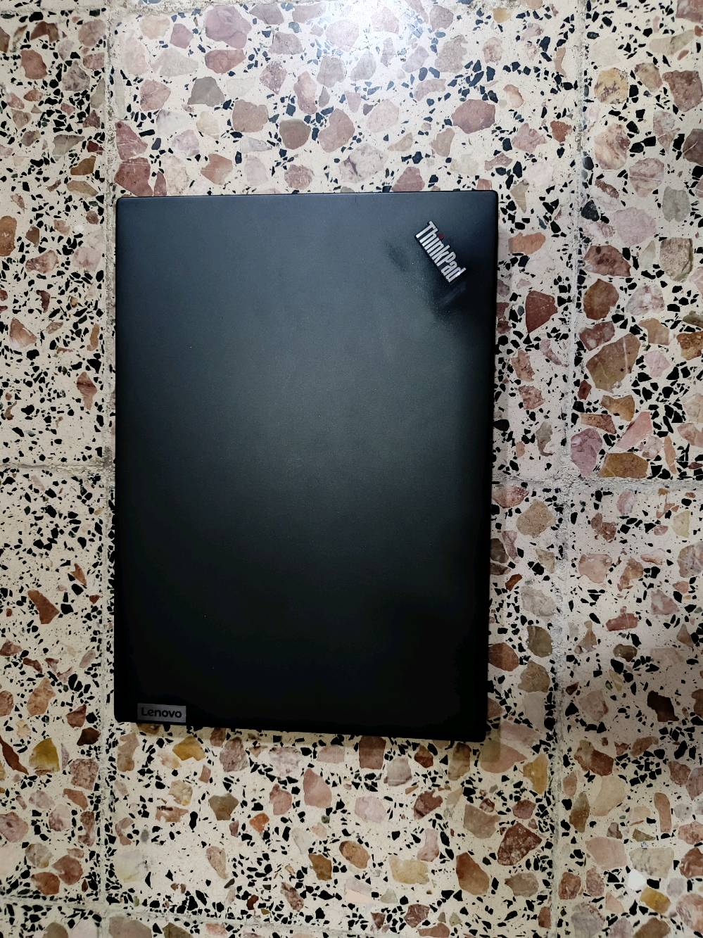 لابتوب 
Lenovo Thinkpad l14 
جهاز نظيف ما مفتوح ابد 
256 ذاكره تخزين ssd سريعه حيل 
8رام gddr5هم سريع 
معالج رايزن 5 
كارت شاشه فيجا6 
جهاز يخبل وسريع 
يشغل العاب بكل سلاسه مثل 
gta5 
call of duty 
need for speed 
CSGO2
Fortnite 
وهوايه العاب 
يفيد للاكسل وword 
يفيد للدراسه والشغل الهندسي
ويفيد للتصفح 
حجم شاشته 14.1
يجي وياه شاحنه من نوعtype-c بسرعه 68w وبطاريته 7 ساعات تضل شغاله 
السعر بل اتفاق