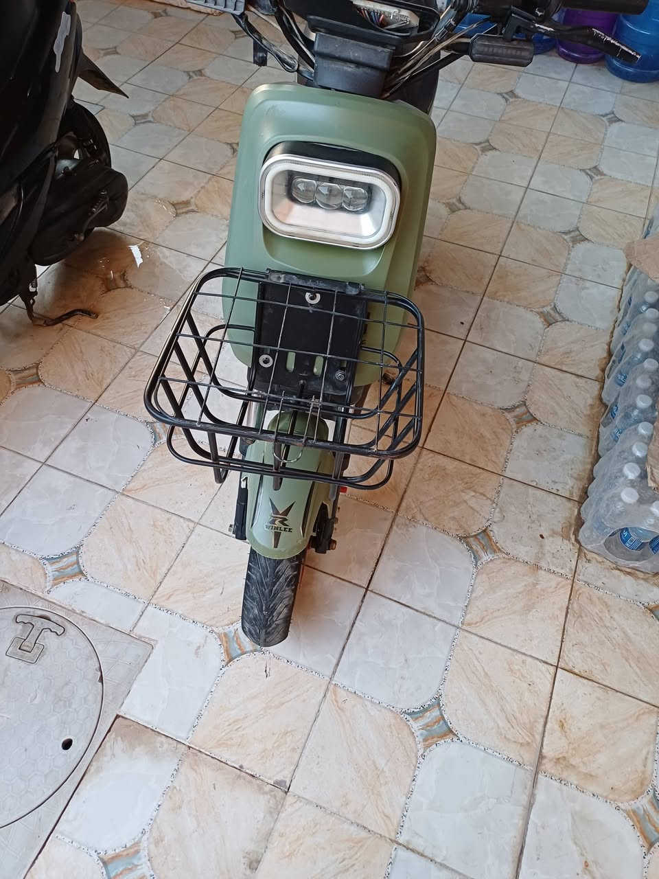 دراجه شحن نظيفه كلش صار سنه من اخذته بطاريات جدد قبل شهر شديتهن الله شاهد السعر 350 وبيه مجال ماشيه 1200 كيلو *********** بغداد الدوره حي الكفاة قرب حسينية ابو تراب
