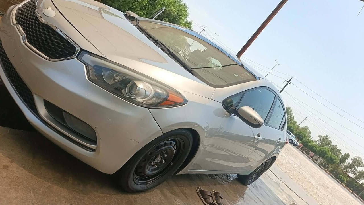 السلام عليكم فورتي2014 وارد أمريكي
حادث أمريكا فقط دعامية وهنا بالعراق صبغ باب السايق و الباب الخلفية وجاملغ عكس السايق أثر شخوط بدون حادث مثل ما موضح بالصور ادناه مكاني......بابل الحله أبي غرق 

مامتواجد عالفيس وهذا رقمي  ***********
