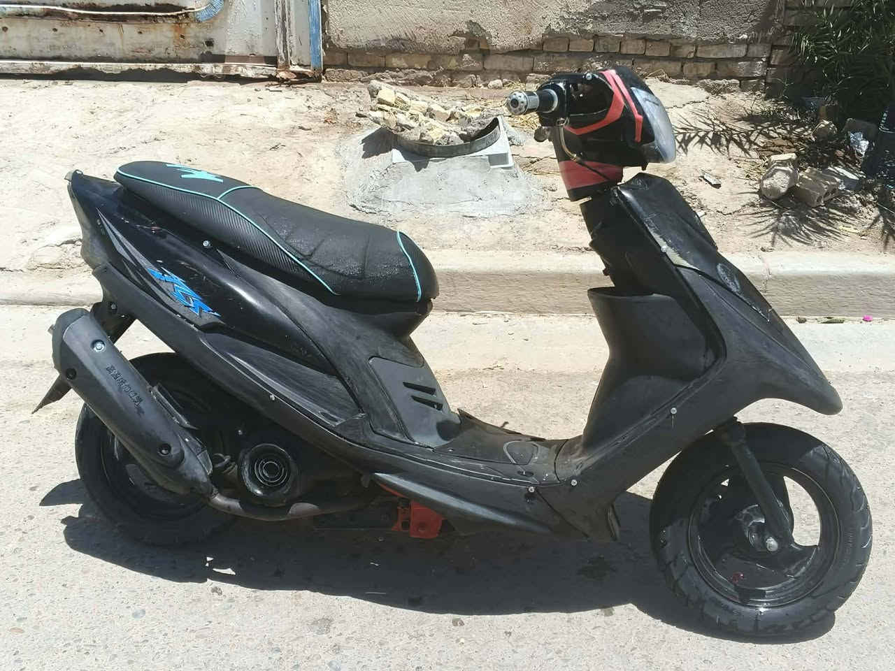 دراجه البيع ماكس عدله دراجه صارله سبوع من مجفته بس الباتري مال ما يقبط شحن وهيه تشتغل سلف سعر 400 وبيه مجال تصال فقط وتساب ***********
