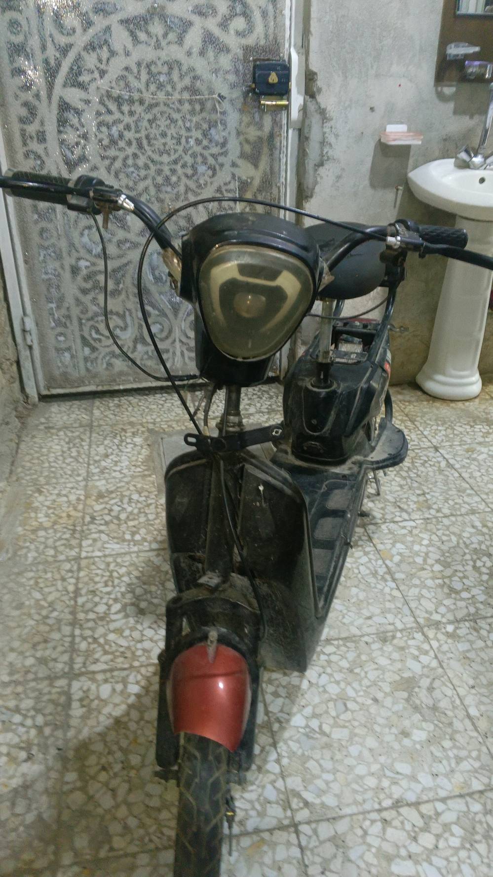 دراجة شحن حجم 14بنجر التاير الخلفي وتكرتهة اسبوع ومن ردت اشغلهة متشتغل يمكن خلل بلكهربائيات سعره80 وبيهة مجال