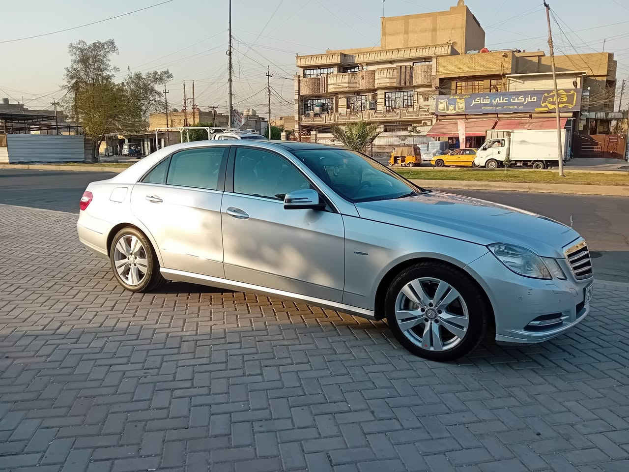السلام عليكم  مرسيدس e350 w212
موديل 2012    

 ماشية 200 الف 

سنوية لل2027 رقم دهوك باسمي 

السياره مكفوله 

فول مواصفات  حساسات امامي خلفي صندوق كهربائي دخول ذكي ثلاث بردات شاشة بنوراما وبعد هواي موصفات تبريد قطعتين 

‼️السعر 20،000$‼️

📍مكان السياره بغداد 

📞رقم صاحب السيارة ***********
