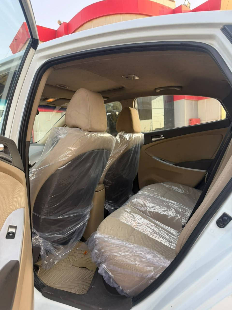 هونداي اكسنت موديل2014 فول مواصفات سلايد ABS تحكم استيرن مراي كهرباء اشاير بل مري نضام ECO  بلوتوث سنوية ورقم وهزه وبراد كله جديد باسمي لحد 2031شهر 8 سياره مال بيت كوبون بانزين بيها كير محرك شرط ما مفتوح 16  تبريد ثلج❄ سياره بيها قطعتين صبغ بدون دواخل وتبديل صونار ناشر سعر97 بيها مجال *********** كركوك كركوك, العراق
