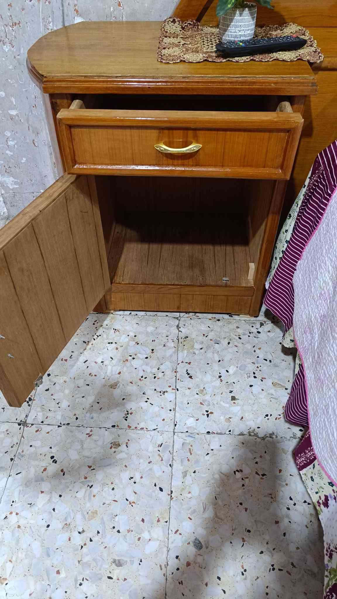 غرفه تسكام صاج داخل وخارج ام السته طابقين ظهر جرجوبه صاج بورمي نقش ودنگ 6ملم داخل وخارج مابيه اي ضرر النوع الثقيل السعر مليون و100 وبيه مجال مكاني محاويل للاتصال ع الرقم ***********
