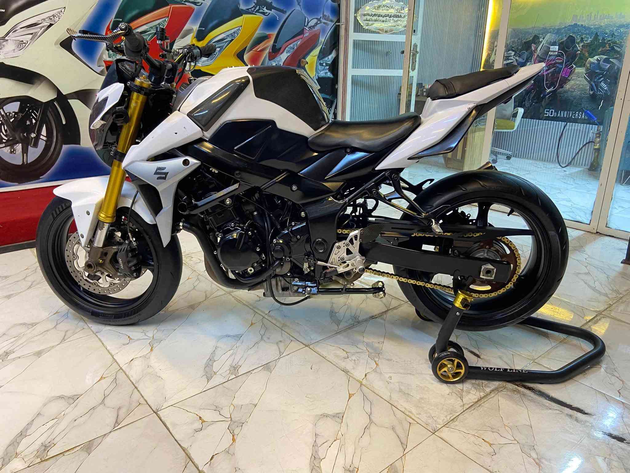 سلام عليكم
GSX-R 750c 2015
مكينه مكفوله وكير مكفوله 

دراجه كامله ما ناقصه شي 

بيهة فجوج نايسون امامي والخلفي نايسون 

صالنصه بروكس 

عنبار برنبو ويدت كلج برنبو 

كامله ما ناقصه برغي 

منفيز ومكاتبه فقط 

سعر خاص 

العنوان بغداد حي البتول 

اتصال ‭***********‬

واتساب فقط ***********

نص مكتوب في الصور:
- @g1.nyu16
- q1.my.id