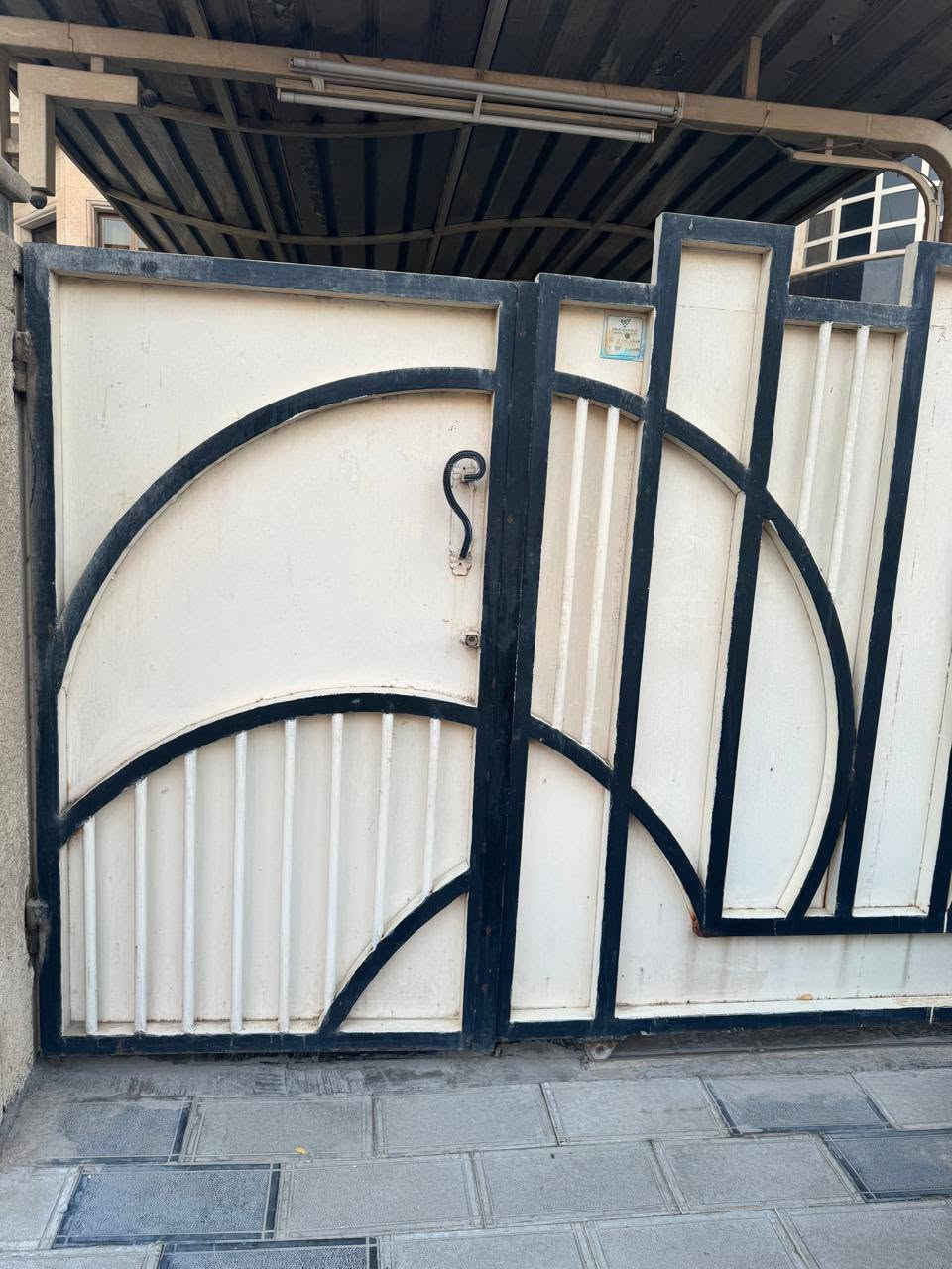 ابواب سلايت عدد ثنين للبيع نضافة مبينه بلصور للاستفسار ***********
