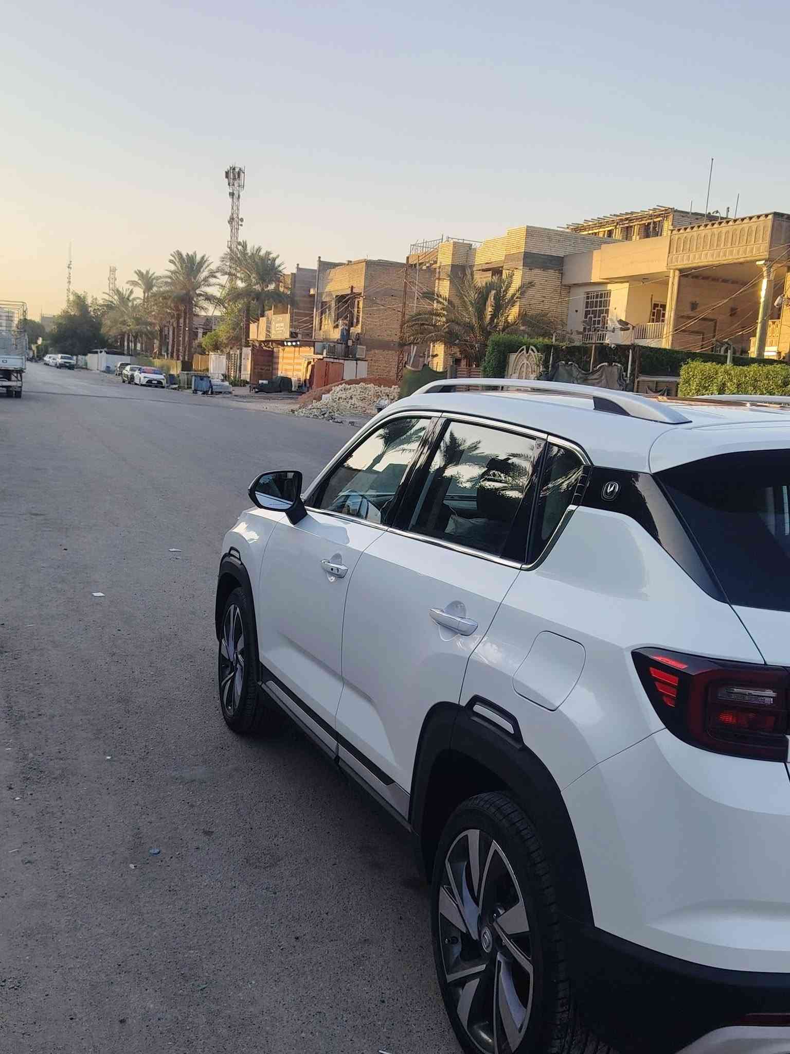 ‎السلام عليكم
‎للبيع شانجان cs35 plus  
‎ لون ابيض 
السعر 14 مليون او ربع 
‎ضمان شركة البخيت موديل 2021 كفاله عامه 
فول ‎المواصفات 
‎محرك 1400 توربو بانزين عادي
عداد المسافه180
‎ وضعية قيادة رياضية
‎ مقابض الابواب / كروم
‎ مثبت سرعة ( كروز كونترول)
‎مكابح ABS
‎ نظام الكتروني لتوزيع القوى بالتساوي على العجلات الاربعة عند التوقف EBD
‎ نظام للمساعدة اثناء النزول على منحدر HDS
‎ قفل السيارة يفتح اوتوماتيكيا عند الاصطدام 
‎ حساسات خلفية عدد 3 
‎ نظام لتتبع ضعط الهواء في الاطارات
‎ تشغيل عن بعد
‎ قفل مركزي + مفتاح ذكي + تحكم بالمقود
‎ فتحات خلفية للتبريد
‎ شاشة العدادات LCD 7 inch
‎ مرايا جانبيه قلابه وتعدل كهربائيآ ومدفئة
‎ بانوراما مع تحكم عن بعد
‎ كاميرا خلفية 360 درجة
‎ تحذير وتوقف تلقائي عند وجود سيارة 
‎ سماعات ومكبرات صوت عدد 6
‎ اضواء اماميه واضواء خلفيه LED 
‎ كشنات جلد طبيعي
‎وهناك مواصفات اخرى 
العنوان بغداد البلديات الرقم ***********‎
