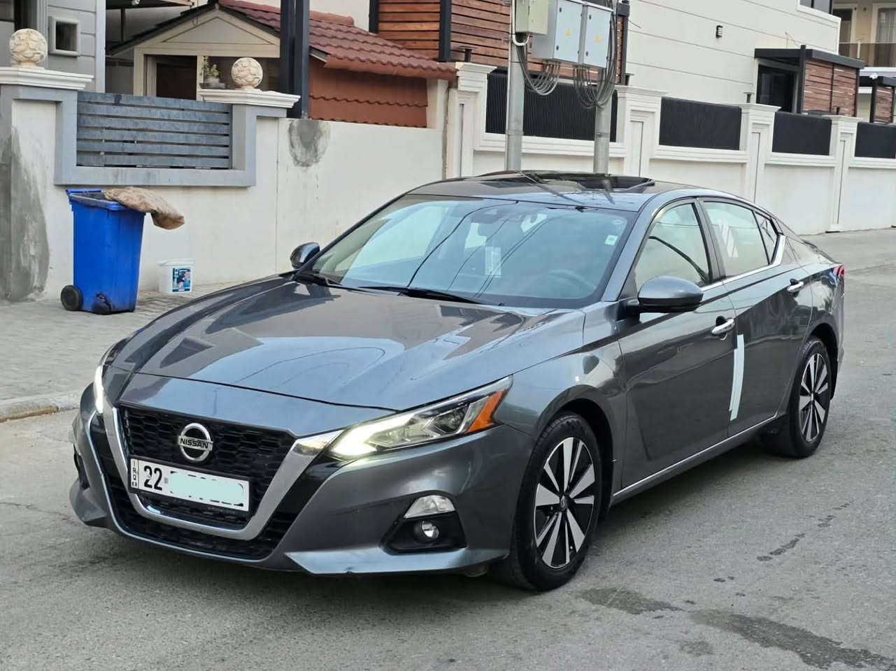 سلام عليكم
نيسان التيما موديل 2021 
فئة SV PLUS فول مواصفات 1/1 فول
سلايت + بصمه + رادار 360 + كشنات هيتر فول الفول 
سياره قبل يومين مجدد هزه و سنويه ورقم بأسمي
ماشيه 75 الف حقيقي. 
ضرر السياره فقط بنيد صبغ بدون اي دواخل
بيهه شبرين بارد فقط و السونر موجود 
رقم الشاصي //      1N4BL4DW0MN312755
سياره جديده كلش وقبل يومين داخله هزه اربيل
مابيهه اي نقص جاهزه و مكان السياره // خانقين
سعر السياره 135 ورقه وبي مجال حك الجيه 
رقم مبايل //    ***********
