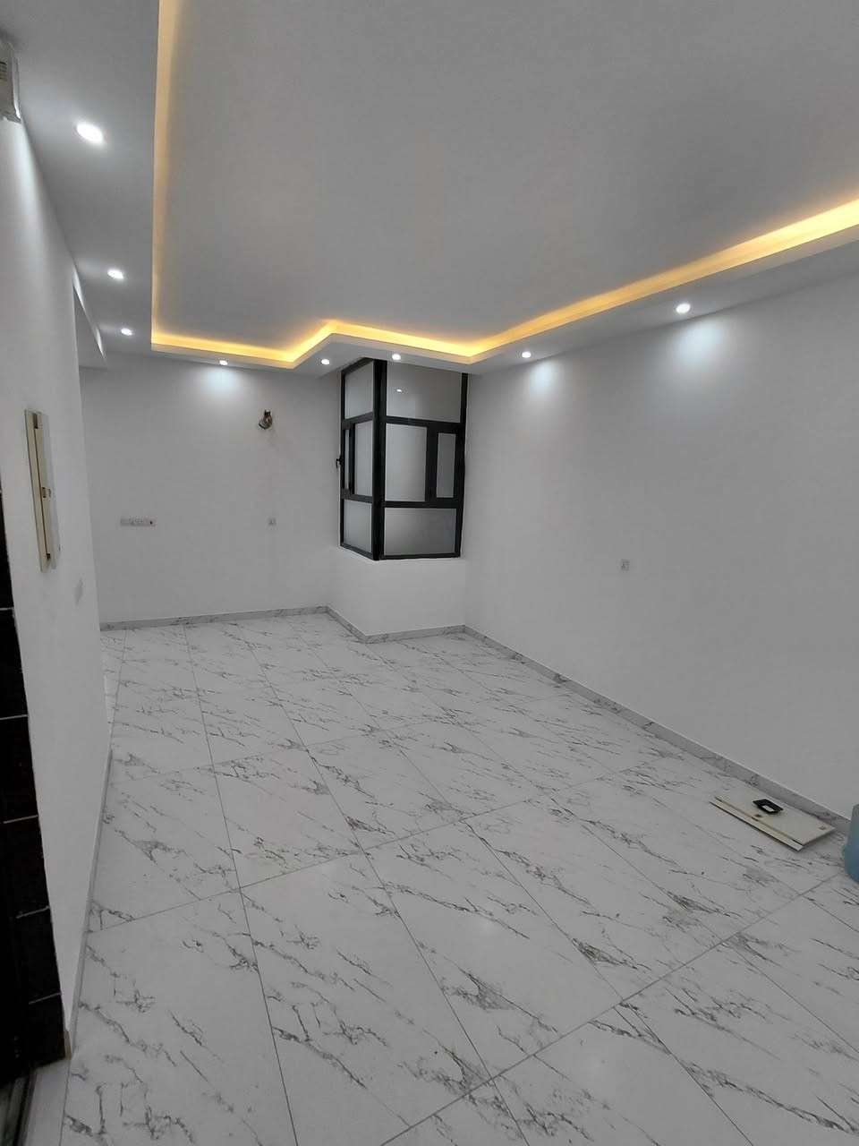 🏠 شقة واسعة ومميزة في مجمع درة السيدية – بغداد

📍 الموقع:
السيدية – مجمع درة السيدية
 قرب نادي السيدية المغلق للألعاب الرياضية

📐 مساحة الشقة: 145 م²

✨ مواصفات الشقة:
• 🛏️ 3 غرف نوم
• 🛋️ صالة واسعة
• 🍳 مطبخ
• 🚿 2 صحيات
• 🌿 بالكونة
• ⚡ خدمات متوفرة
• 🏡 شقة واسعة ومريحة ومناسبة للسكن العائلي

⭐ موقع مميز ومساحة مناسبة لعائلة تبحث عن الراحة والسكن الهادئ.

📞 للاستفسار والتواصل:
***********
