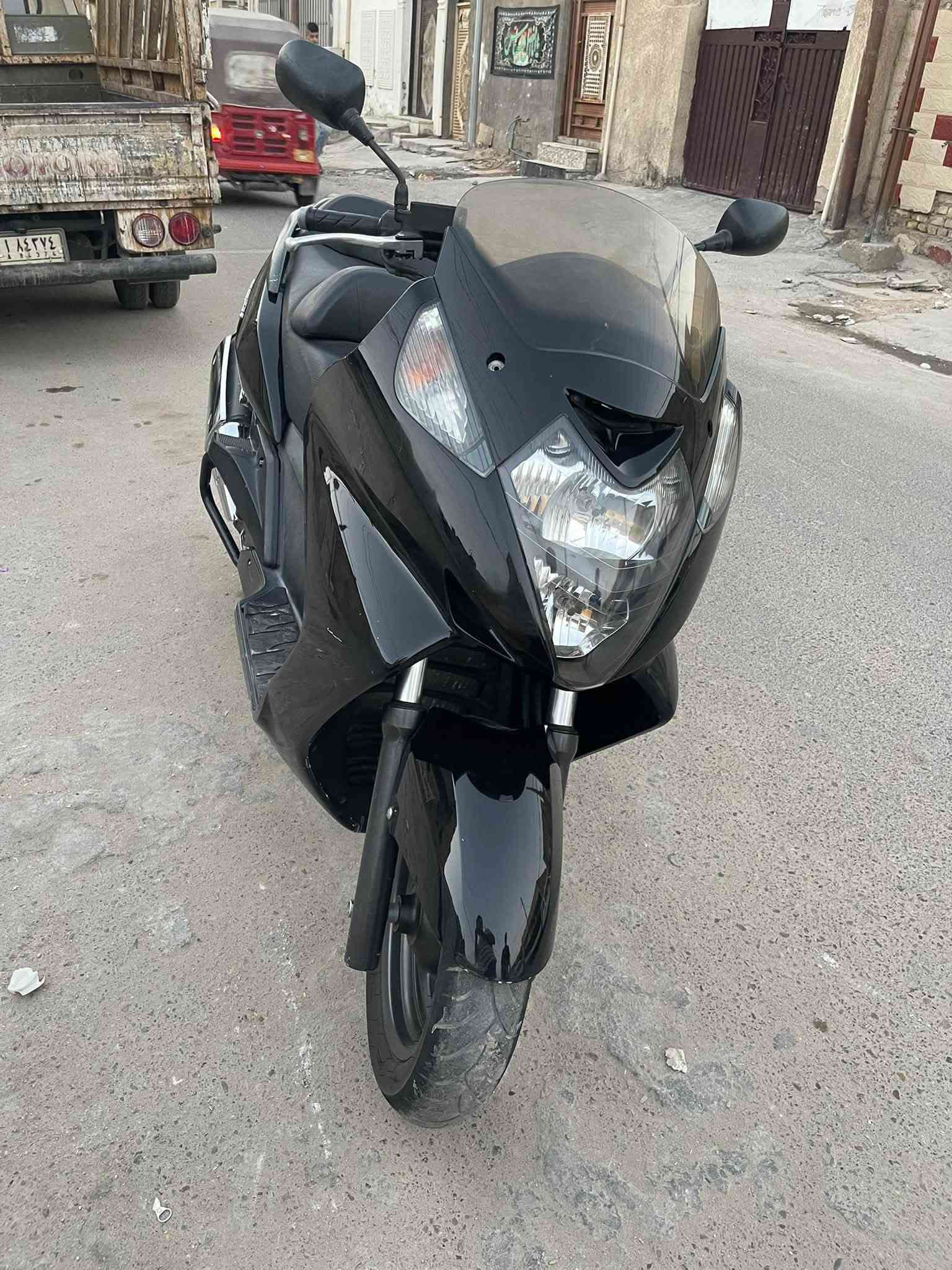 للبيع
سلفر ونج حجم المحرك 400 الدراجه جديده 
طالعه من معرض منتضر الدراجي كفاله كلهه
ماشيه 27 الف عنواني بغداد مدينه الصدر الورفلي
سعرهه 21  بي وتساب ***********
