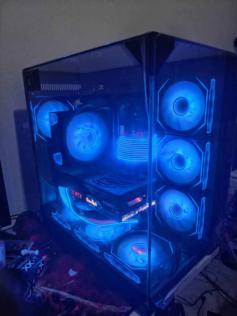 السلام عليكم
تجميعه اخت جديده للبيع مواصفات 
RTX 3070Ti
Ryzen 5 5600g
Ram 16gb DDR4 
B450 MSI atx 
Power 750w bronze 
CAES 7 fan RGB 
كيبلات RGB 
مبرد غازي RGB 

السعر مليون و 275 الف متوفر توصيل جميع محافظات العراق تواصل واتساب ***********
