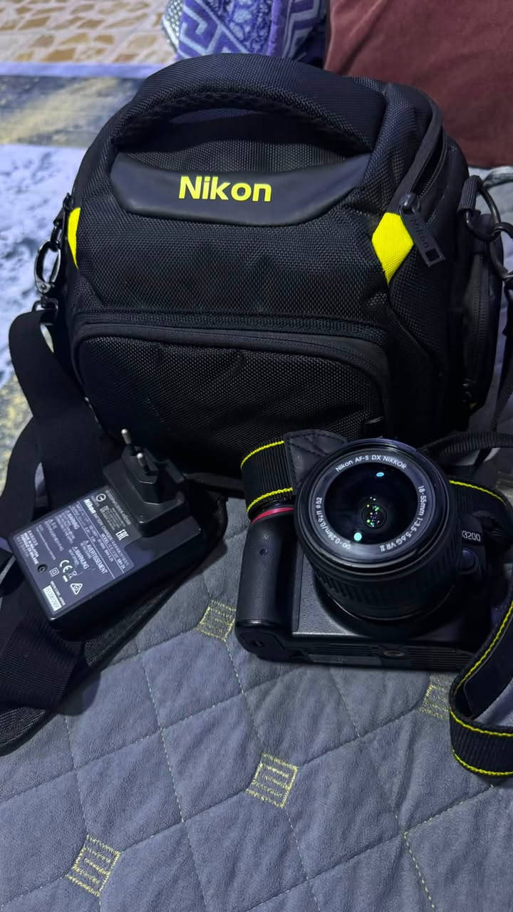 لكاميرا Nikon D3200 مع عدسة 18-55 VR II. الكاميرا مابيها عيب شغاله المكان كركوك س 150 الف وبيها مجال للطيبين المكان كركوك. ***********
