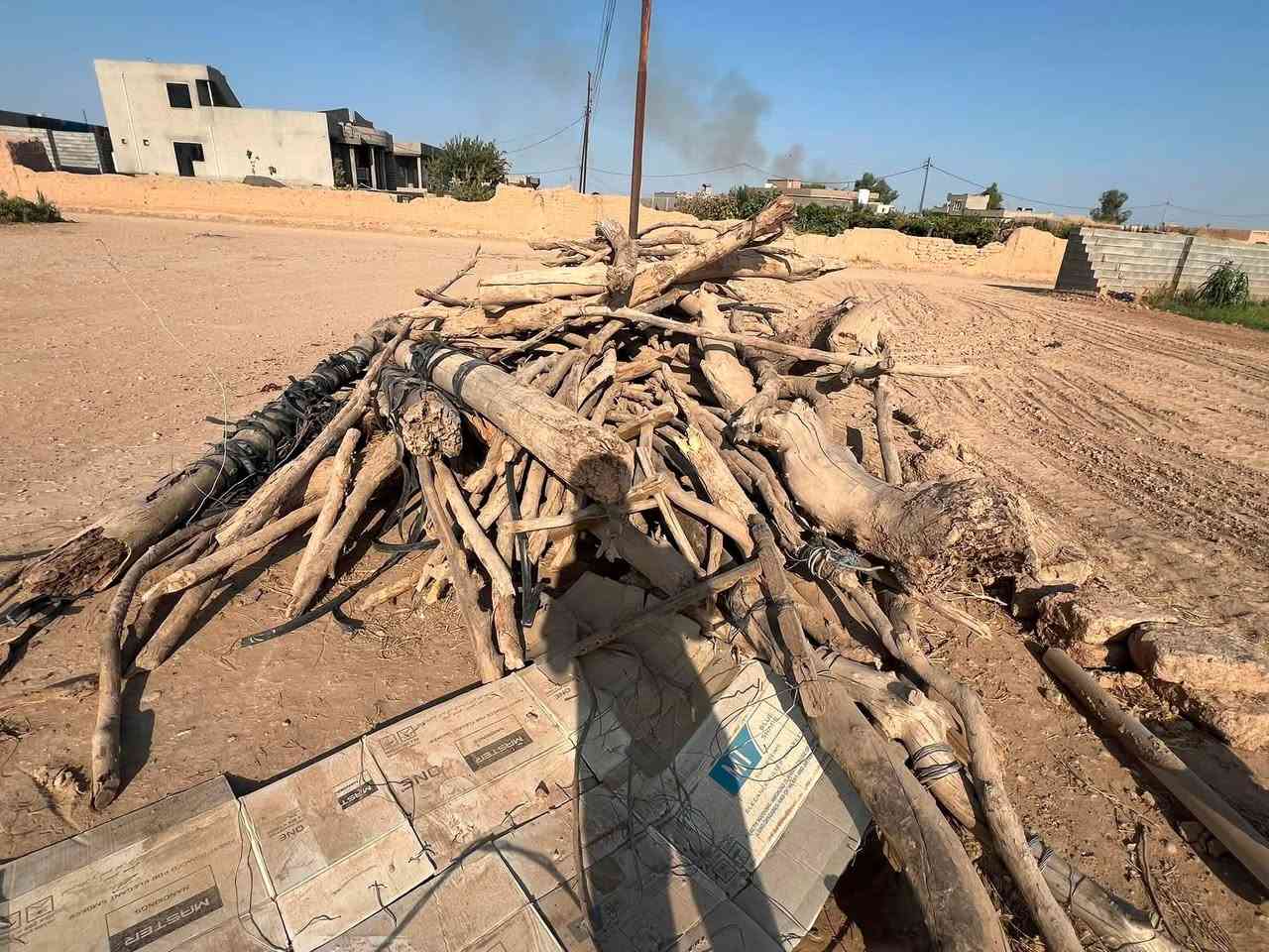 السلام عليكم حطب للبيع يابس فول حطب ناعم وخشن ***********
