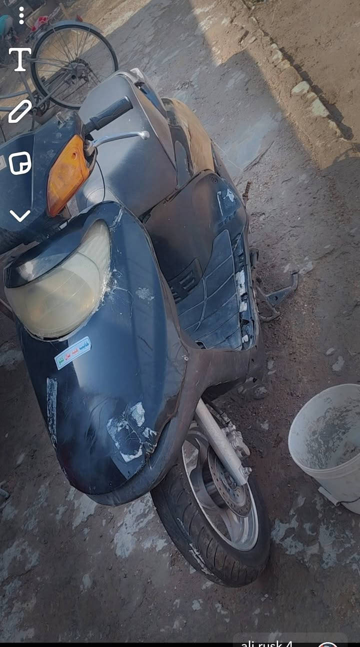 سلام عليكم دراجة سبيسي ياباني للبيع دراجة طافيه شبيه ما ادري 250وبيه مجال هاذه رقمي ***********متواجد خاص مكان واسط نعمانيه

نص مكتوب في الصور:
- HONOR 200 ابو نمر