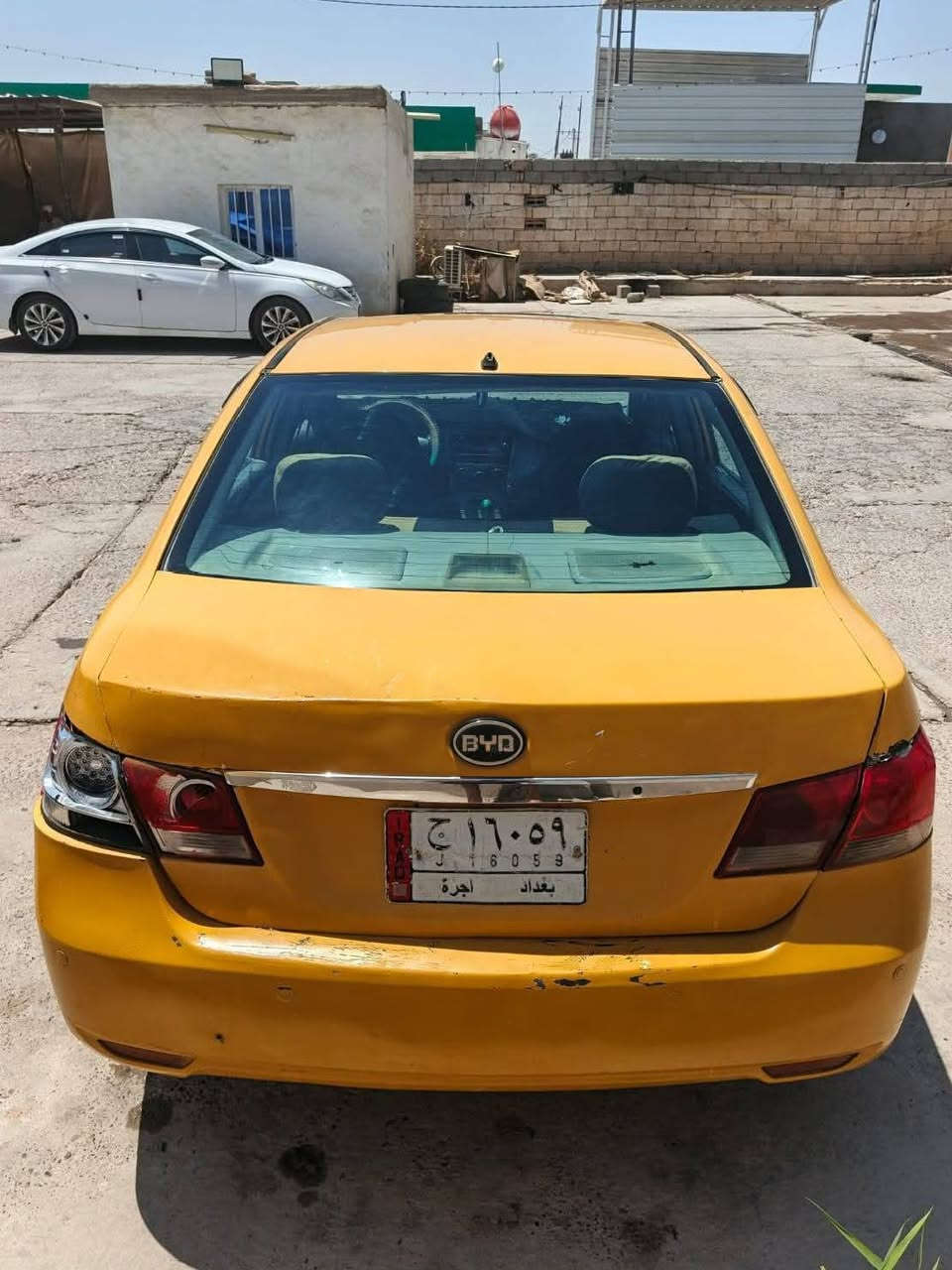 السلام عليكم سياره BYD لبيع
محرك وكير كورله تخم تاير نص عمر الكهربايات كلها شغاله حداديه خلفيه بدلتها جديد الاماميه نص عمر السياره بدون تحويل  السعر 20 وبيها مجال مكان سامراء ***********
