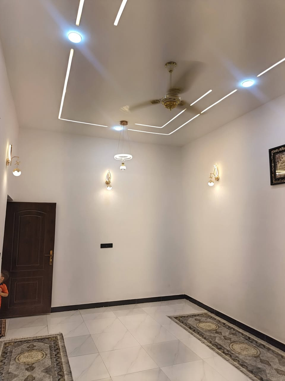 الدار للبيع المساحة 200 م وفضلة خلف البيت 20 م بناء جديد وعمل درجة أولى 

الدار يحتوي على كراج استقبال ومطبخ

 وصالة وصحيات داخليه خارجية وغرفتين

 السعر 125 وأقبل للتفاوض العنوان البصرة

 أبي الخصيب العوجة خلف مستشفى الصيني  للاستفسار الاتصال او وتساب ***********
