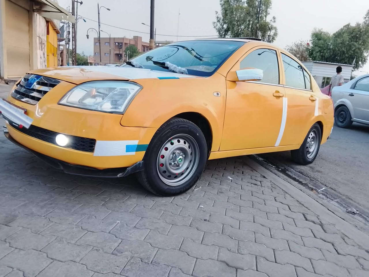 السلام عليكم✋ مكلف بالنشر 
شيري اي فايف 2011 رقم بغداد انكليزي
محور كير ومحرك كامري ابو الجف
سيارة جاهزة منظومة غاز بانزين
تبريد ثلج صدر جديد تخم تاير جديد
شرط التحويل غرامة نقابة صفر
السعر38 وبيها مجال  شراي اتصل
 ***********
 مكاني حي العروبة
