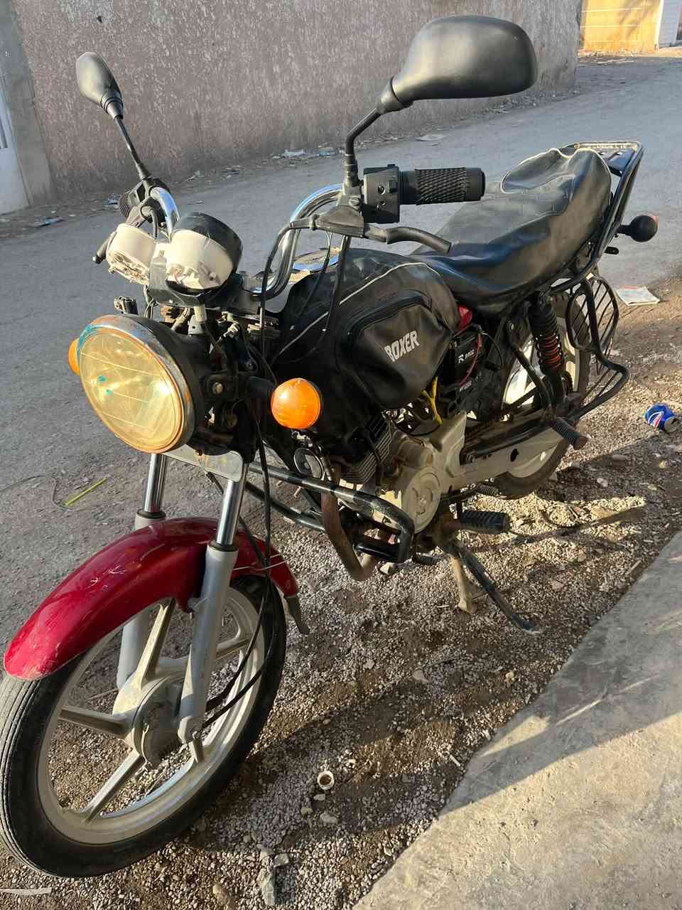 السلام عليكم بوكسر موديل 2018 الدراجه بيها بداية كومه بدون أوراق الدراجه نكره سلف وحلوه بلشارع يرادلها ترتيب بسيط سعر 400 وبيها مجال التواصل ع الرقم *********** او ع الخاص مكاني الخالص قرية الأسود
