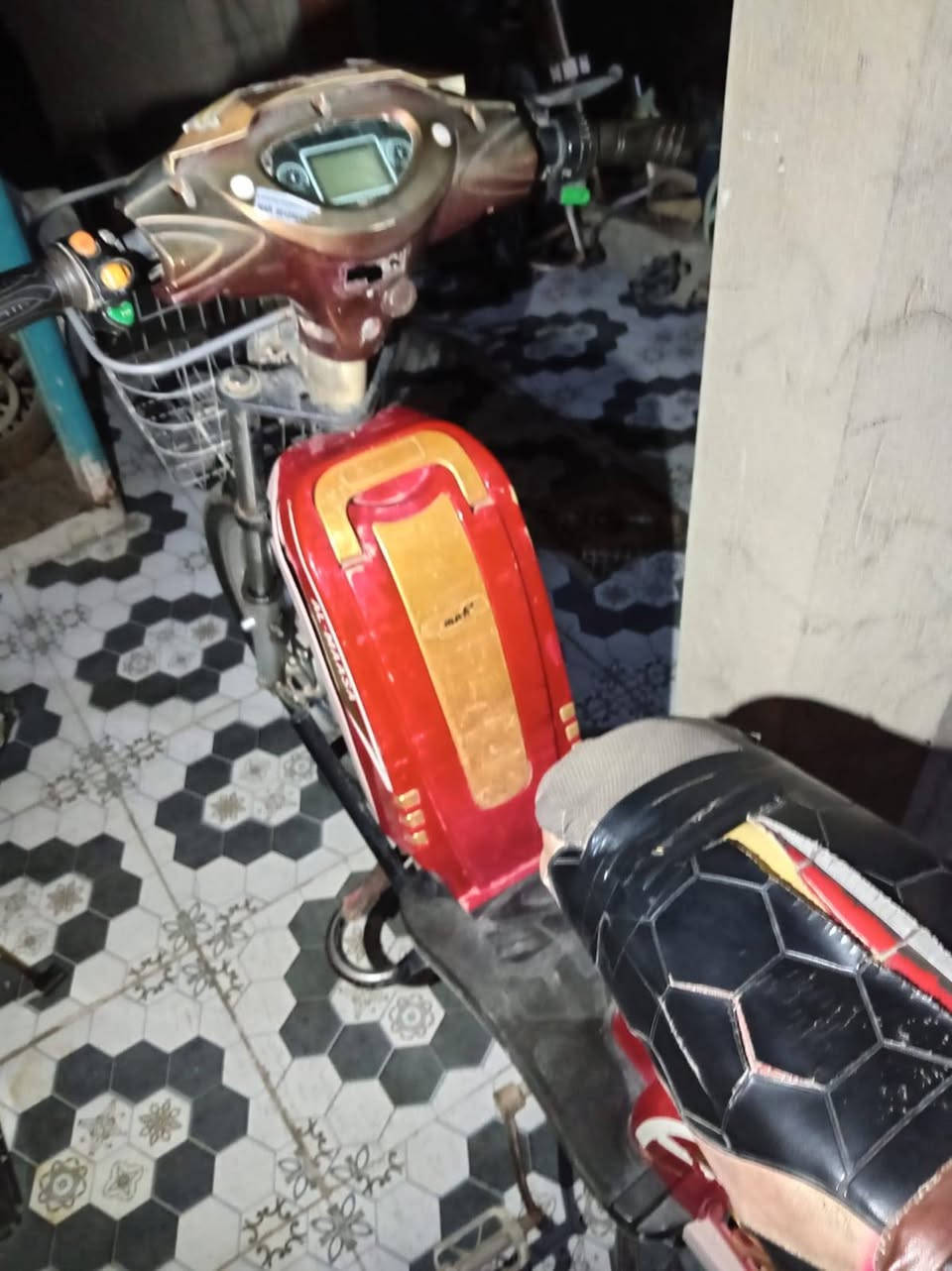 السلام عليكم ماطور شحن للبيع السعر 250  وبي مجال كلشي مابي بطاريات نظيفه  العنوان الكرمه شارع 20 رقم الموبايل ***********
