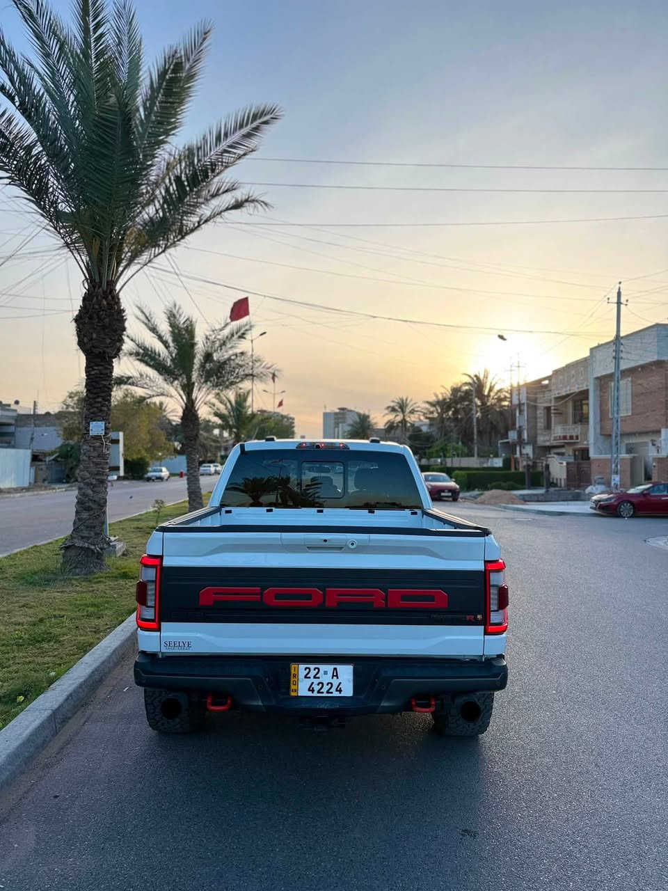 فورد F-150 رابتر اصل موديل 2023
محرك 3.5L V6 توين تيربو
رقم مميز
ماشية 21 الف فقط
صفحة عكس سايق بيها طخات وصور الحادث منشورة حادثها كلش حلو لا يم حدادة ولا يم شواصي ولا بجم كلة كفالة
3- قوة 450 حصان
4- عزم 691 نيوتن متر
5- قير أوتوماتيك 10 سرعات
6- دفع رباعي 4×4
7- تعليق FOX Live Valve
8- دفرنس خلفي Electronic Locker
9- تايرات 35 إنچ
10- تحكم بالكزوز بالستيرن
11- تشغيل زر Push Start
12- دخول وتشغيل بدون مفتاح Keyless
13- Remote Start تشغيل عن بُعد
14- رادار Adaptive Cruise Control
15- نظام النقطة العمياء BLIS
16- تحذير السيارات العابرة من الخلف
17- Lane Keeping المحافظة على المسار
18- تحذير اصطدام أمامي
19- فرملة طوارئ أوتوماتيكية
20- حساسات خلفية
21- كاميرا خلفية
22- كاميرات 360 درجة
23- شاشة 12 إنچ
24- عدادات رقمية 12 إنچ
25- Apple CarPlay
26- Android Auto
27- SYNC 4
28- مقاعد كهربائية
29- تدفئة وتبريد المقاعد
30- دركسون مدفأ
31- مكيف أوتوماتيك
32- مرايات كهربائية ومدفأة
33- إضاءة LED
34- إضاءة بالمرايات
35- شحن لاسلكي للموبايل
36- نظام صوت B&O
37- AUX Switches أصلية
38- Trail Control
39- Trail Turn Assist
40- Trail 1-Pedal Drive
41- أوضاع قيادة متعددة للشارع والبر والرمل

السعر :520 وبيها مجال
مكانها بغداد السيدية 
للاستفسار :***********
