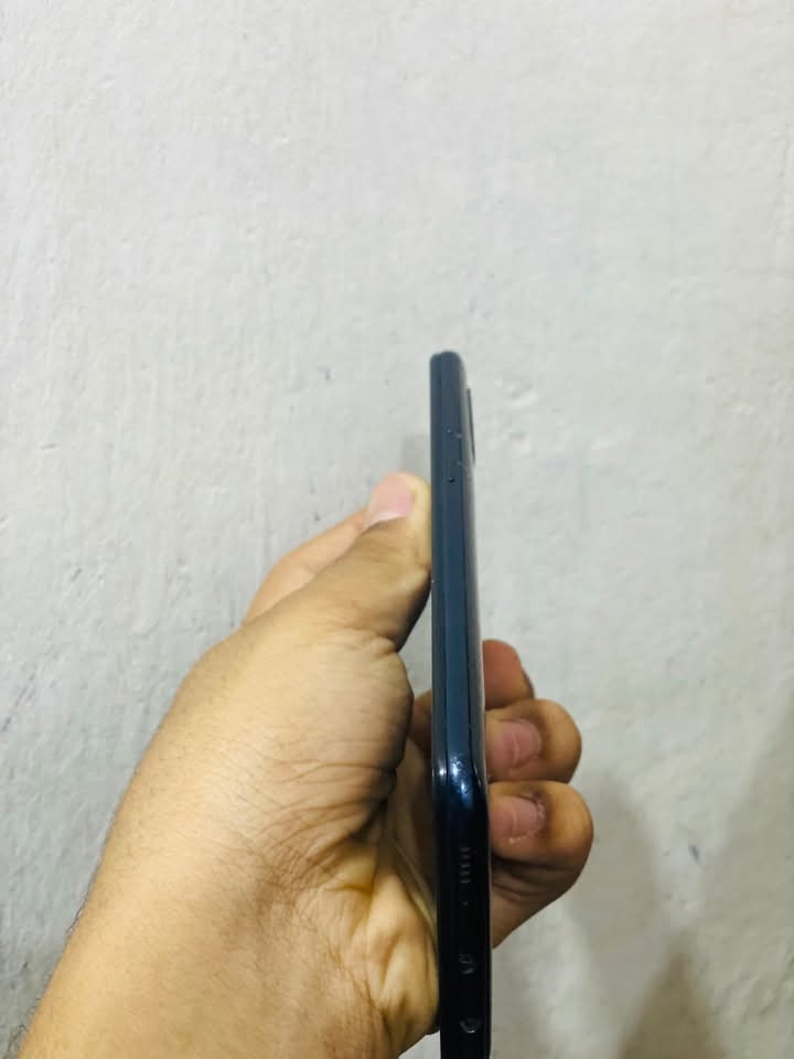 ايل a30sللبيع امبدل شاشه اصليه للتواصل ***********
