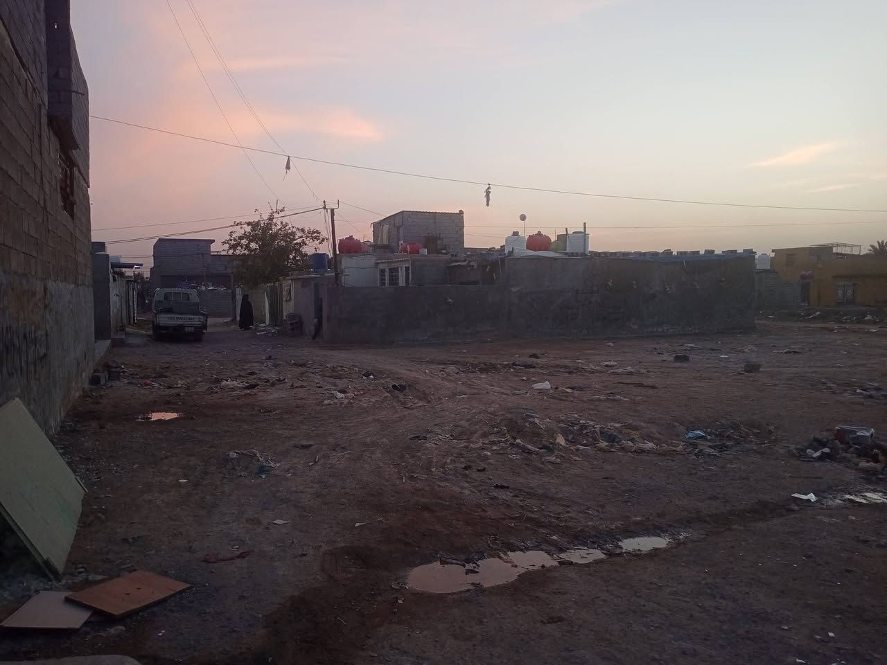 اسلام عليكم قطعه للبيع مساحه 200 المكان بغداد جسر ديالئ العريفيه قرب تل الرشاد قطعه بصف الركن السعر 22مليون وبيه مجال بصيط وخدمات الماي ولكهرباء  الستفسار عل رقم***********
