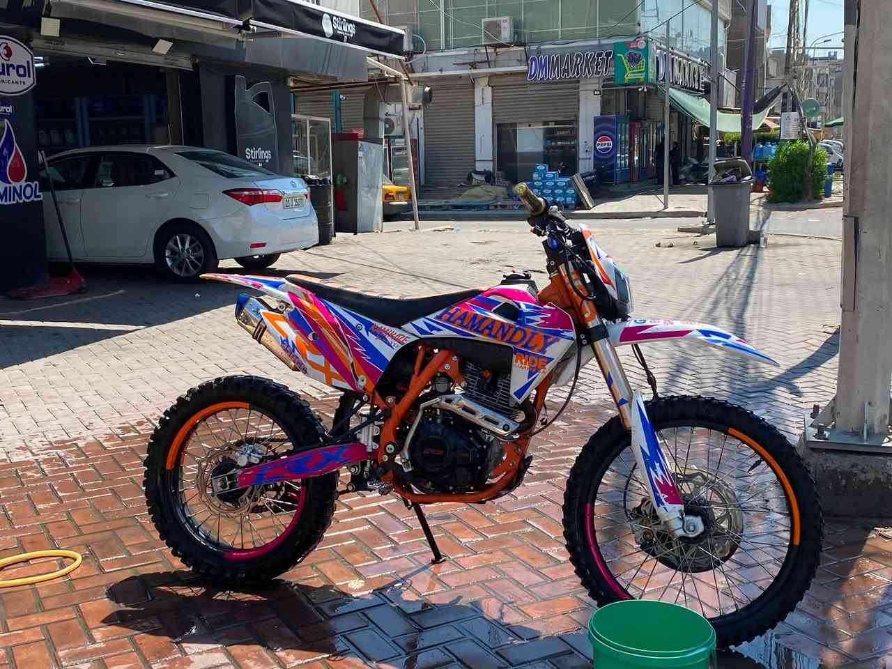 السلام عليكم قفاز crx 350cc الدراجه عليها ادامه كلجات تبديل جديدات وسلف جديد وكزوز  وستيرن وموشمه دراجه مميزه  نكره بكل وكت شلعه ومعدل تشك الكاع للبيع فقط مكاني بغداد الاعظميه رقمي ***********
