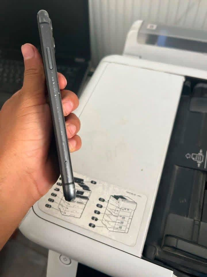 آيفون 11عادي مبدل بطاريه وشاشه اصليه وكالة فقط السعر 250الف وبي مجال بصيط المكان كربلاء الرقم ***********
