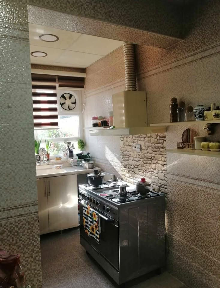 .
بيت للبيع بخانقين مع اغلب الاثاث و كاونتر 🏠 
حي العسكري خلف الملعب الدور السكنيه 

البيت 450م طابق واحد
4 غرف نوم مع مخزن
اغلب البيت سيراميك و سقف ثانوي و بناء جديد
كراج و حديقه جبيره 
مطبخ جبير حار و بارد 
صاله داخليه جبيره 
درج خارجي 
نوع الطابو : ادارة محليه 

للسعر و التفاصيل الاتصال على الرقم ***********

