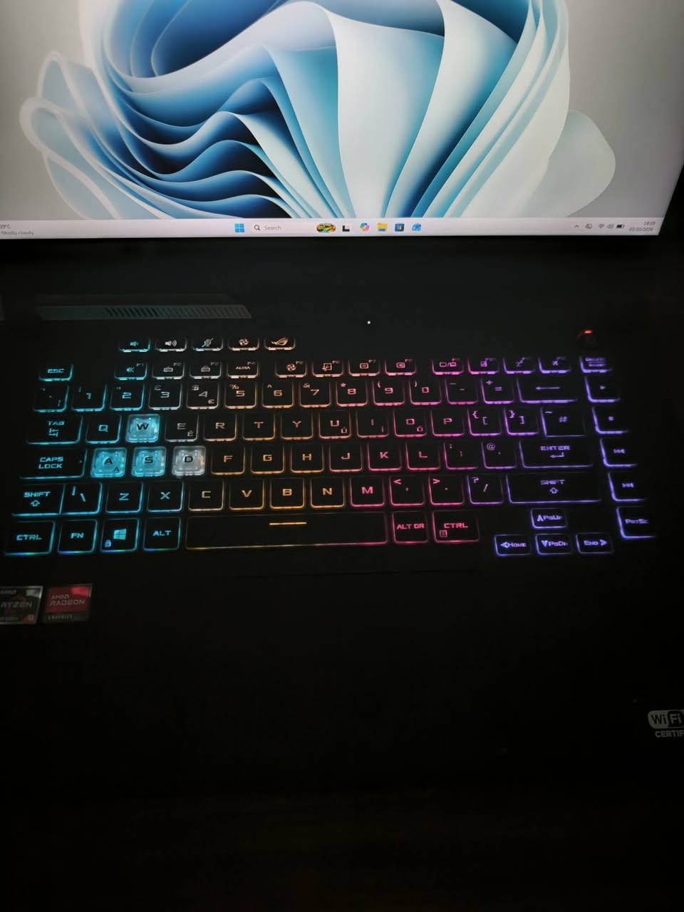Asus rog strix 
Ryzen 9 5900x
Ram 64gb 3200mhz
Rx 6800m 12gb 
Ssd 512 gb
Display 2k 165hz
السعر مليون و٥٧٠ الف 
للاستفسار ***********
