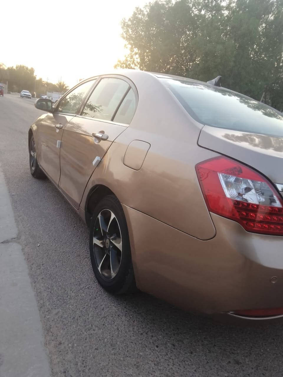 السلام عليكم سياره ام كراند موديل 2013 رقم بغداد انجليزي سنويه لل 30 باسمي سياره جديده تخم تاير جديد غرفه جديده دوشمه جديده تبريد ثلج كهربائياتها كلها شغاله صدر امامي خلفي جديد ماكينه وكير كورولا 1800 سياره جديده وين ما يعجبك اطلع بيها مصبوغه للجماليه بدون دواخل  حساسات شغاله نظام ترحيب السعر 48 وبيها مجال عنوان بغداد بياع الشراي يتصل ***********
