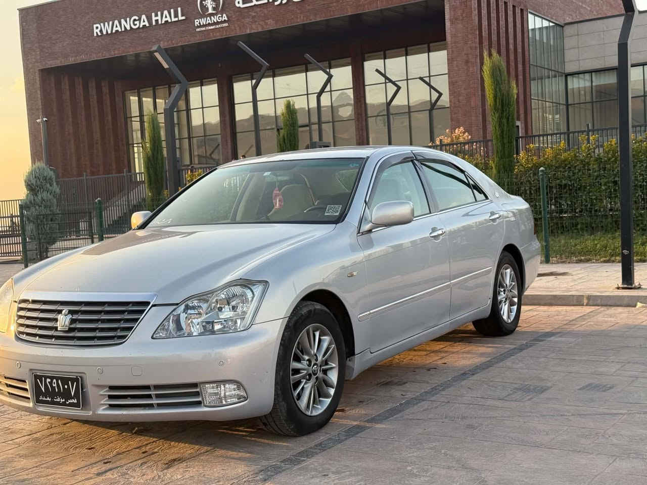 شاهینە بڕاوە
مکینە گەورەی گێڕ گەورە 2008

ناو زەرد ساج مەلەکی 
سێ دوگمە پەردە بەسمە ڕەساسی 

کامل مەسروف کراوە جامی هەڵگیراوە برێکی بەستراوە تازە ڕۆنی گۆڕاوە 

کەڤەر و شانسی و سەقفی بەشەرت 

کۆدی بۆ کراوە باڕ کۆدی وەرگیراوە 

سەیارەکە جایز و بێکێشەیە 

سعر ٥٢ معامەلە

***********
