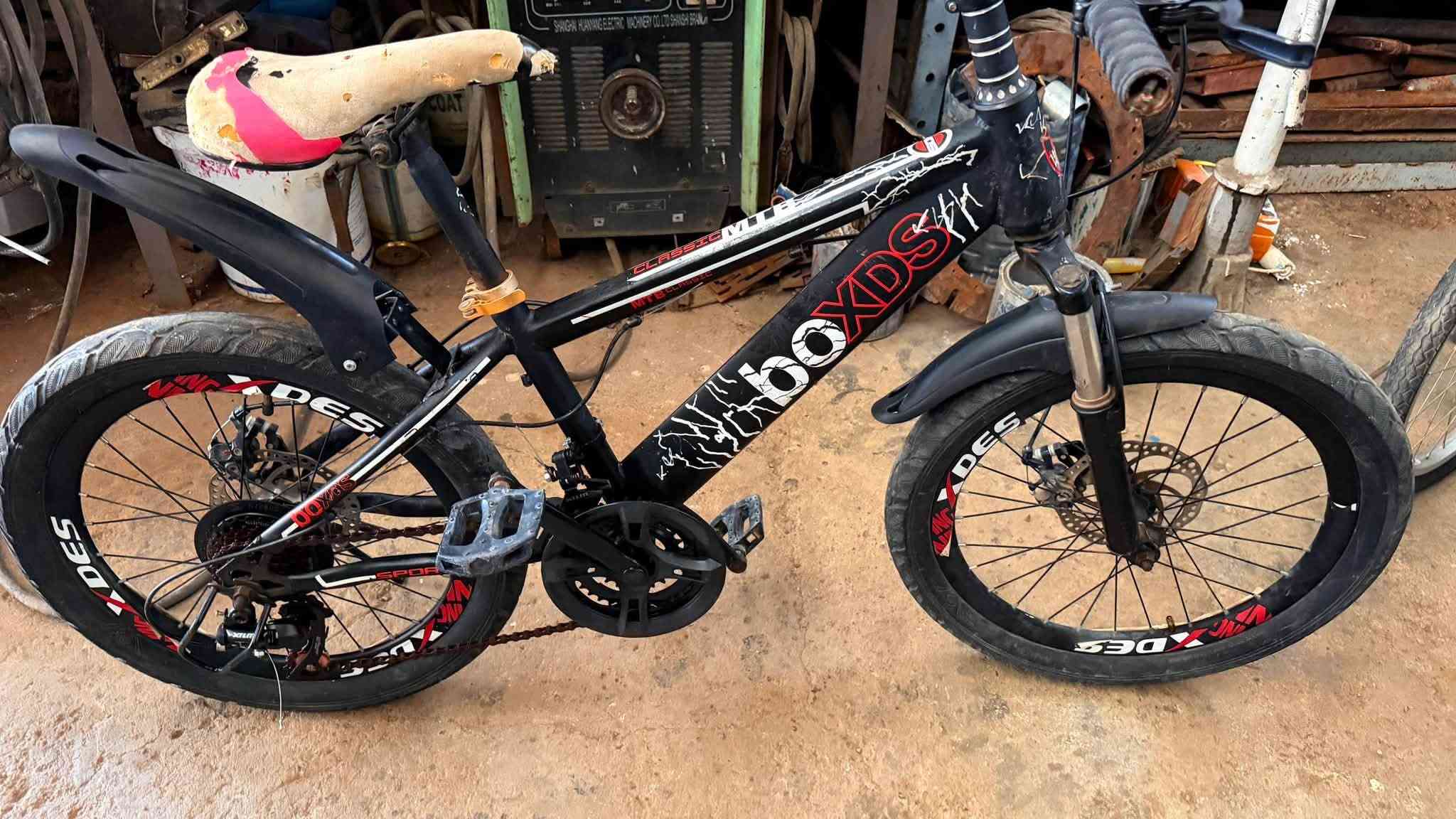 بايسكلات احجام ]20,22,24]🚲
✨الاسعار مكتوبة في الصورة ✨
للاستفسار على الاسعار اتصل على الرقم{[***********]} او خاص
« جميع الاسعار قابلة للتفاوض »🩵

نص مكتوب في الصور:
- حجم 24 السعر 60
- حجم 20 السعر 45
- حجم 22 السعر 45