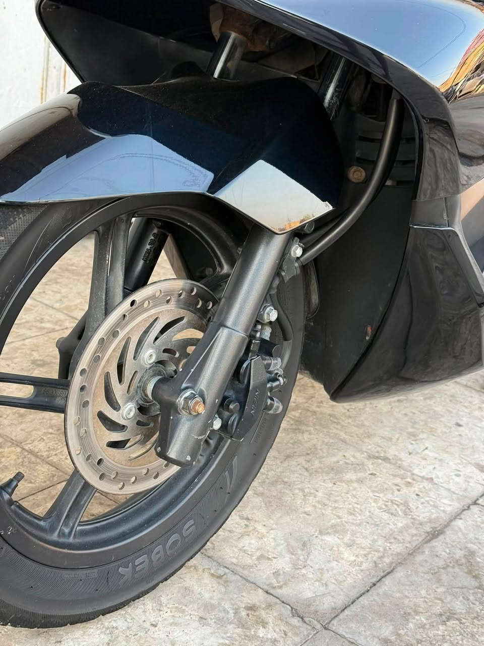 السلام عليكمpcx جيل ثاني ياباني jf دراجه رمبه
حساس زدحام✅
حساس ستان✅
كفرات نضافه 100‎%‎✅
محركها 125 ✅
محرك مكفول 100‎%‎✅
ماشيه 18 ✅
 المكان :الشعب حي الجزائر 
الرقم *********** 
السعر 17 ونص بيها مجال 
دراجه نضيفه 💯 💯 💯 
رجاءا لحد يكسر بسعرها دراجه رمبه
