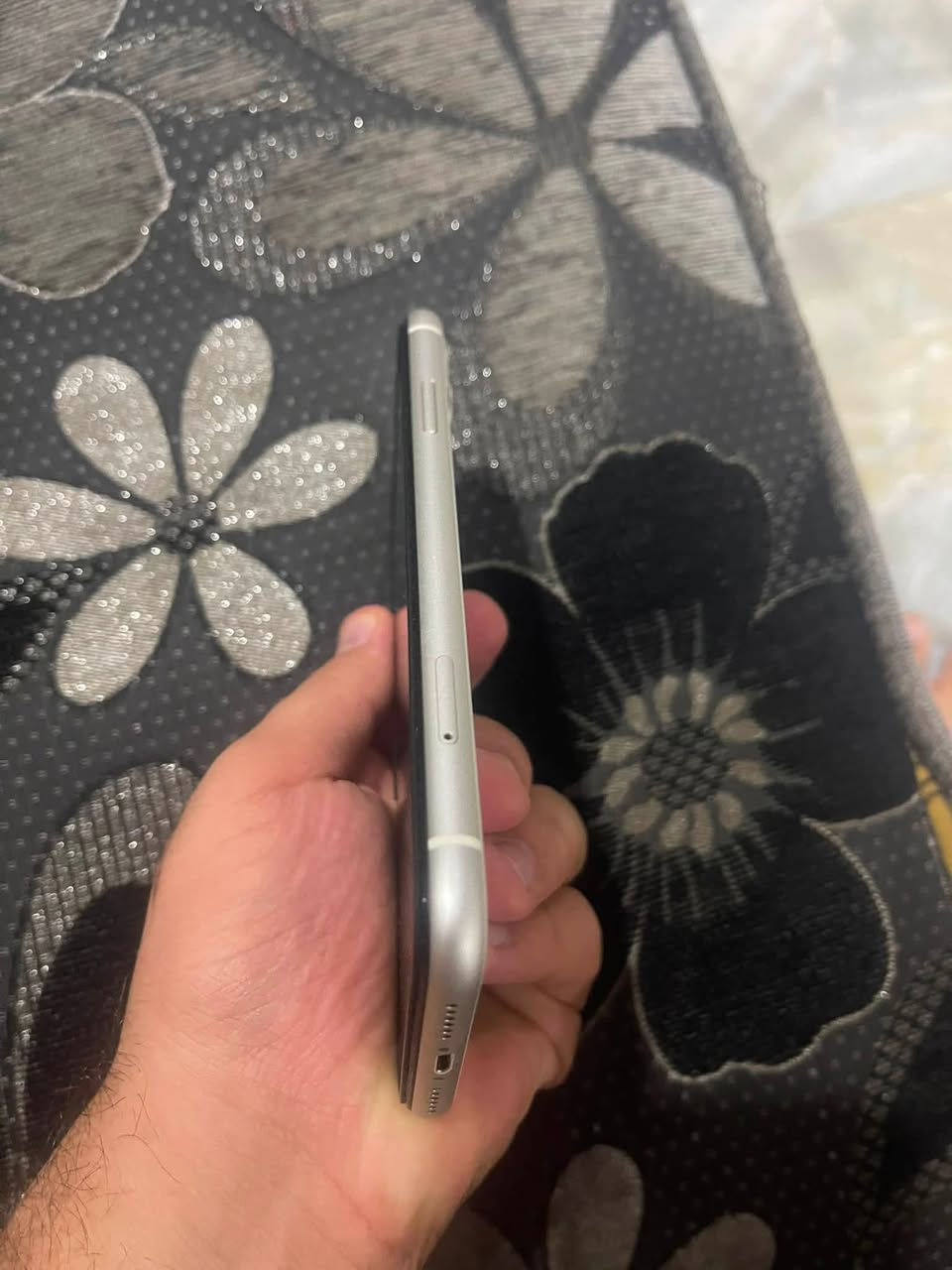 ايفون ١١ عادي
بطارية٧٢
مبدل شاشه تفصيخ الاصلية 
الجهاز مكفول من عدا الشاشه 
نضافه 💯 
***********
