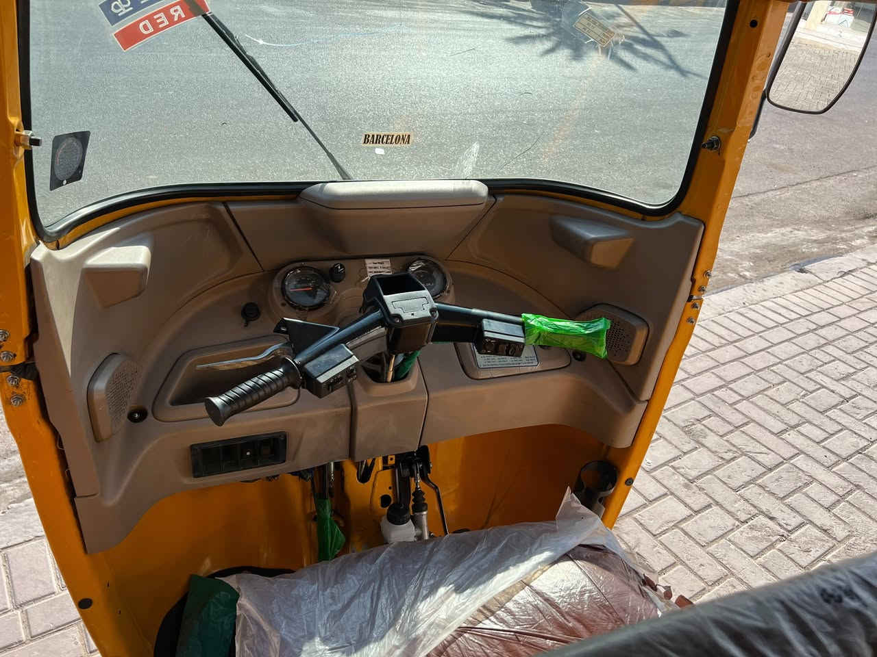 السلام عليكم
تكتك 2021 مكفوله عدا جوه البك لايت بي صبغ شويه مكانها بغداد الحبيبيه السعر 8.750000 بأسمي مرقمه بغداد 

***********
