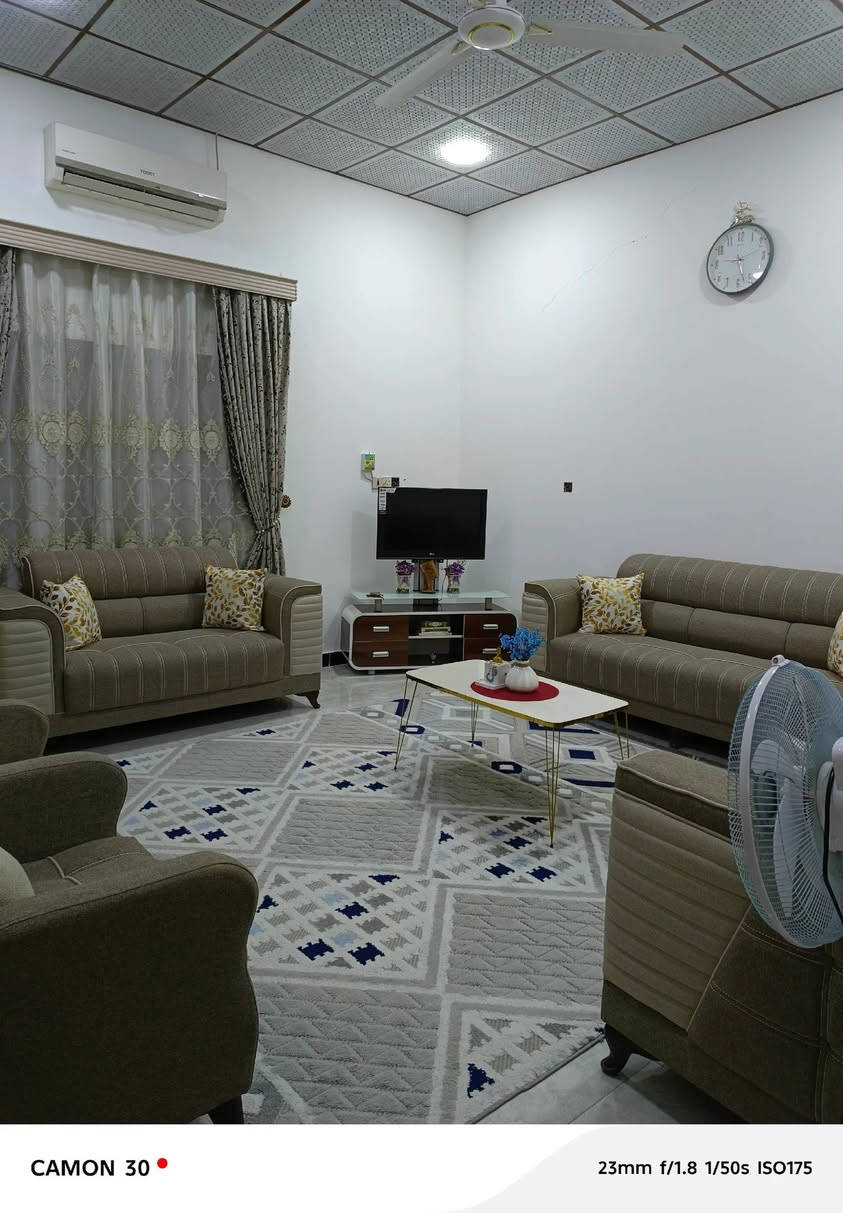 🏡بيت للبيع 
العنوان البصره الجزيره شارع الصقر حي الرايه
المساحه ١٧٠ متر
يحتوي على استقبال موزع صحيات داخليه وخارجية مطبخ مناور عدد ٢ غرف عدد ٢
السعر ٦٨ وبي مجال
انه صاحب البيت وهذا رقمي ***********

نص مكتوب في الصور:
- CAMON 30  23mm f/1.8 1/50s ISO516
- CAMON 30 23mm f/1.8 1/50s ISO175
- CAMON 30 • 23mm f/1.8 1/50s ISO569
- CAMON 30  23mm f/1.8 1/50s ISO639
- CAMON 30 23mm f/1.8 1/50s ISO493