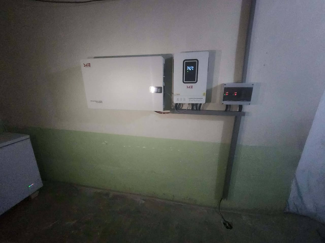 متوفر انفيرتر SKE سعة 6.2KW بسعر  350,000 ضمان سنة كاملة. ***********
