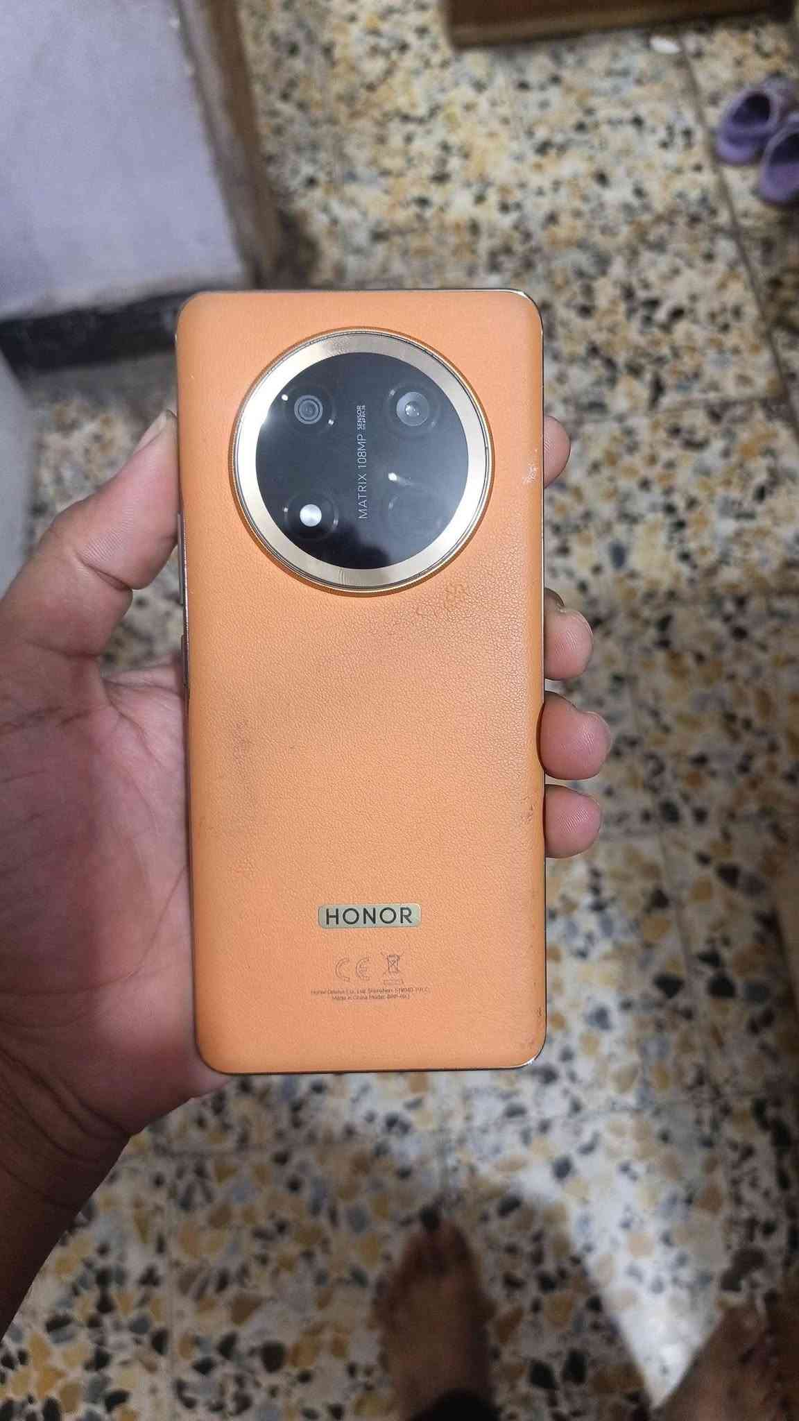 هونر x9c جهاز مداخل صيانة
عشوائية ١٢ على ١٢ بدون ملحقات
سعر ٣٢٥ وبي مجال قليل بي طبع بل شاشه 
بي طبع تيكتوك مكان الأمين الثانيه 
***********

نص مكتوب في الصور:
- AA ا 01:06 حول الهاتف 10 MagicOS المعالج المركزي Snapdragon 6 Gen 1 اسم الجهاز HONOR X9c ذاكرة الوصول العشوائي 12 غيغابايت +12 غيغابايت Honor RAM Turbo شاشة بتقنية حماية البصر من Honor ٢٧٠٠ x ١٢٢٤ بطارية السيليكون والكربون mAh 6600 المساحة الفارغة ۲۳۱٫۸۸ غيغابايت الإجمالي ٢٥٦ غيغابايت وحدة التخزين الداخلية BRP-NX1 الموديل 10.0.0.166(C185E6R5P1) رقم الإصدار GPU Turbo 10.0 إصدار MagicOS