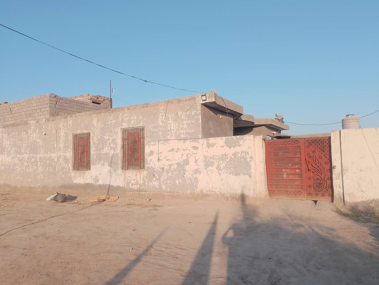 بيت يم لبراز للبيع 3غرف وصاله ودوانيه ومطبخ وصحيات كله سراميك لبيت صب كونكريت فوك وجوه معه دونم وربع لشراي يتصل عل رقم (***********)
