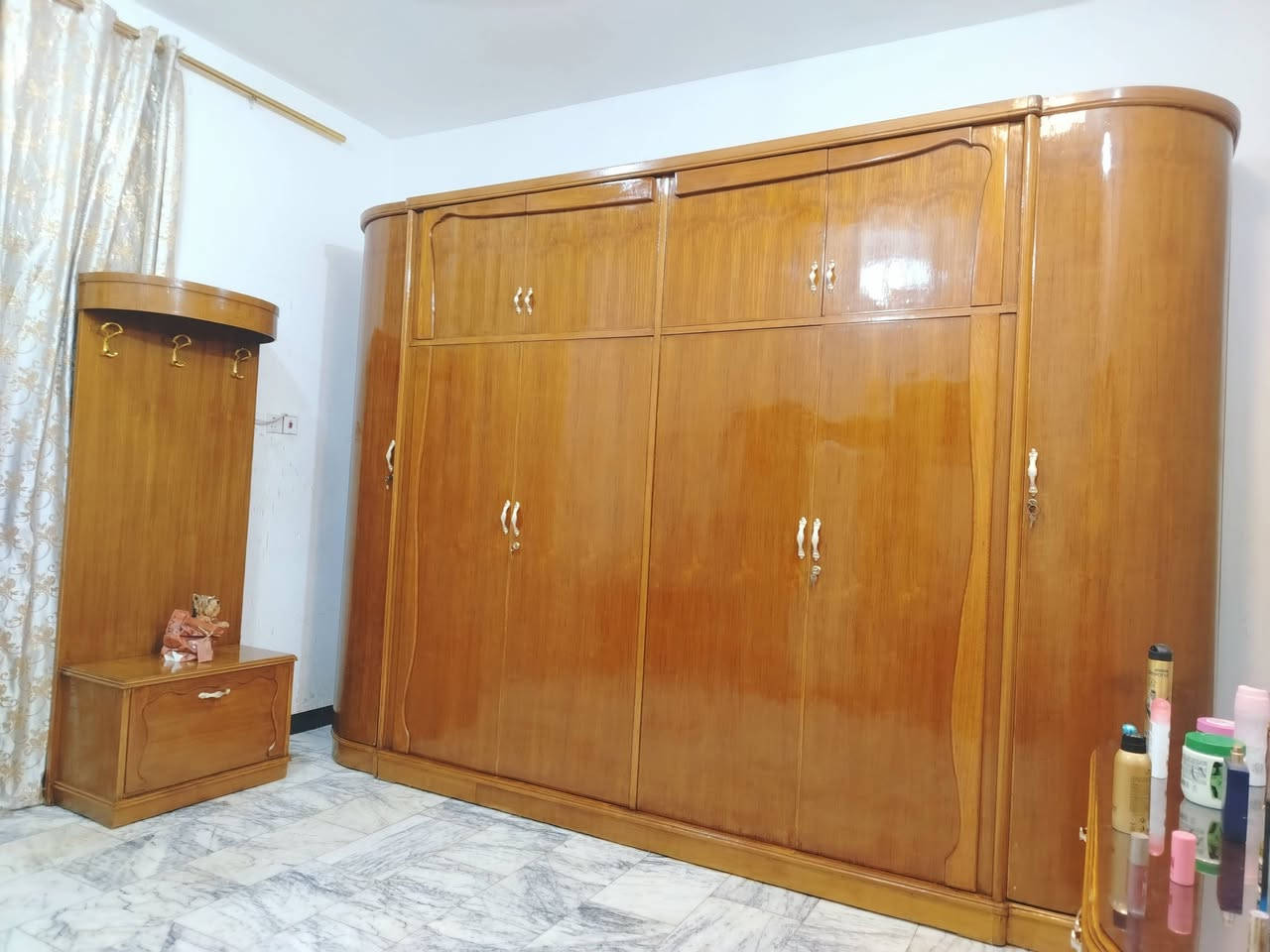 غرفة نوم تسكام صاج داخل وخارج شغل ثقيل ضهر جرجوبه خمسه ملم استعمال قليل مابيها اي ضرر تكمه اخت الجديد مكفوله من الشخط العنوان حلة حي الجزائر ***********.  ***********
