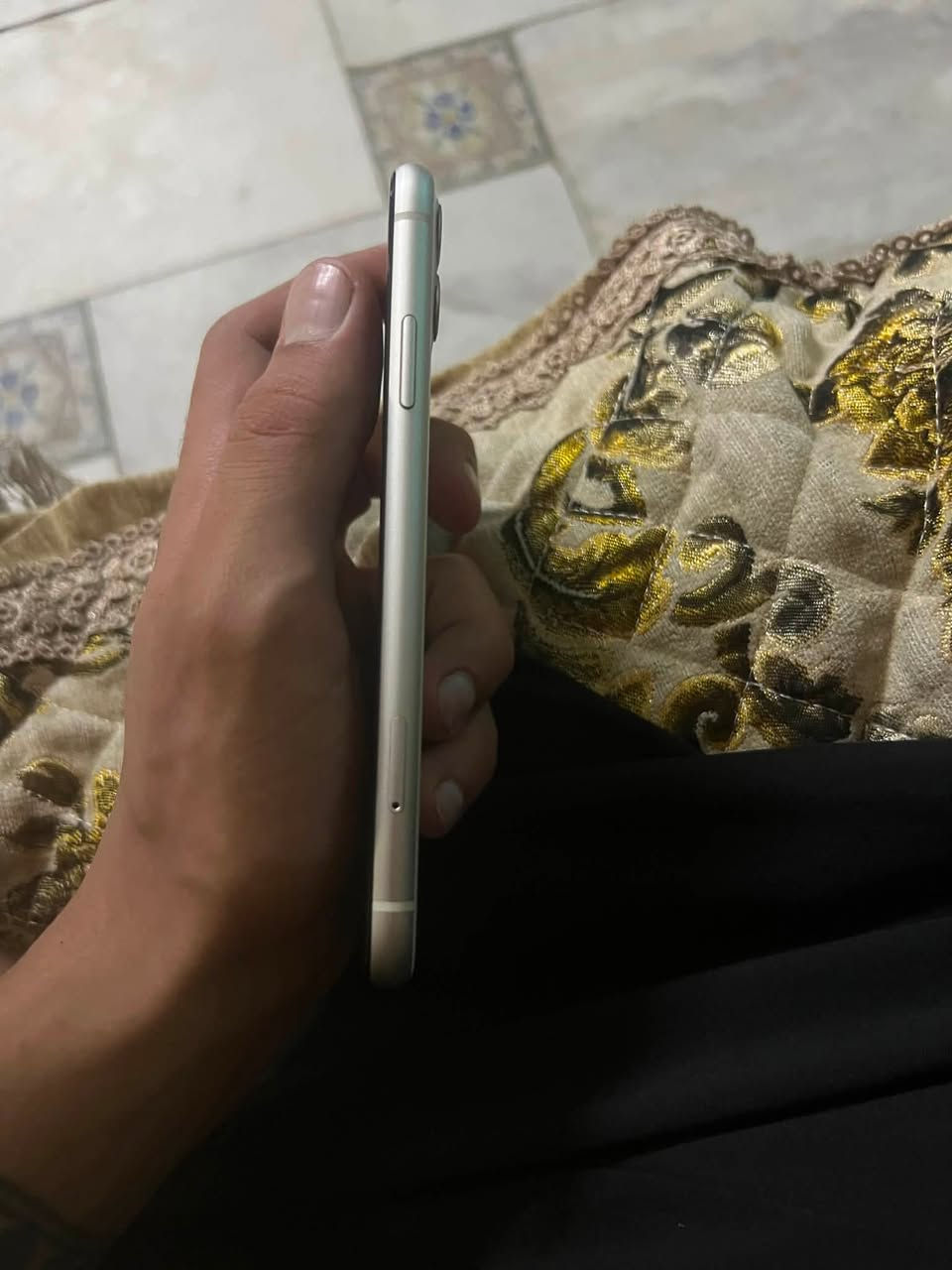 السلام عليكم 11 عادي ذاكره 128 جهاز نضيف مبدل شاشه اصليه وبطاريه اصليه شاصي نضيف بلجيس ضهر نضيف بلجيس الجهاز كله شغال سعره 180 وبي مجال مكاني بغداد المشتل ***********
