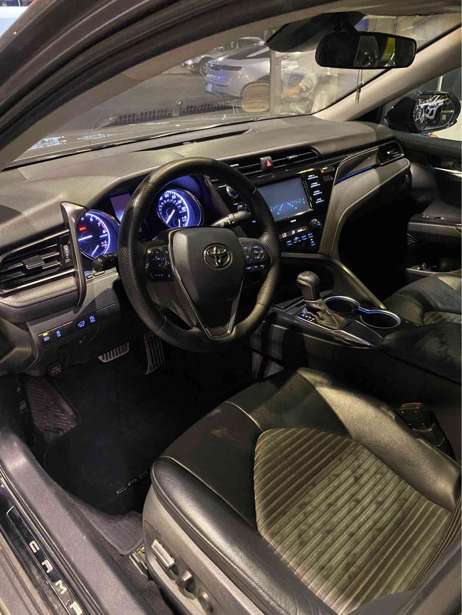🔥 TOYOTA CAMRY SE 2020 🔥
🚘 كامري SE موديل 2020
✅ Clean Title – كلين تايتل
🎨 لون خارجي رمادي غامق مميز
🖤 داخلية سوداء
🛞 جنوط SE رياضية سوداء
🌙 فتحة سقف
✨ سبويلر خلفي رياضي

• محرك 2.5 لتر 4 سلندر
• قوة تقريباً 203 حصان
• قير أوتوماتيك 8 سرعات
• دفع أمامي FWD
• وضعية قيادة رياضية Sport Mode
• تشغيل بصمة/زر تشغيل
• مثبت سرعة
• تحكم بالمقود
• شاشة وسطية
• كاميرا خلفية
• حساسات ومواصفات أمان تويوتا
• نظام تنبيه ومساعدة المسار
• نظام فرملة طوارئ
• مثبت سرعة متكيف
• أنوار أوتوماتيك
• مرايات كهربائية
• مقاعد أمامية كهربائية
• داخلية SE رياضية
• دبل عادم خلفي رياضي

🔥 SE — شكل رياضي، قيادة ممتعة، واقتصادية بنفس الوقت

سيارة حيل نظيفة بدون ملاحظات 
مكفولة كفالة عامة 
گير و محرك دواخل و كهربائيات مكفولة 
تحويل وكالة و غرامات ب شرط سيارة ب أسمنا 
ماشية ١٢٩ الف ميل تقريباً 
ب سعر بلاشش 
سعرها 187$ ورقـــة و بيها مجال 🔥
للأستفسار اتصل على هذا الرقم 
كورك-واتساب
*********** Singapore
