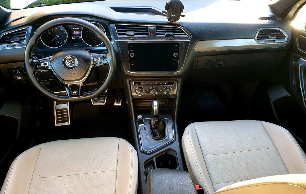 VOLKSWAGEN TIGWAN  R LINE 

مودیل 2021
دبل اکسل AWD
المسافة المقطوعة 57 mile ماوەی ڕۆیشتن
بونیت و جاملغ صبغ 

مواصفات R line فــــول فـــول
بانوراما
۷ راکب
کامیرا شاشە ئایباد
بصمة و شغال
بلاجکتور مع ستیرن
مقاعد جلد و کهربائي و هیتر
تبرید مرکزی
بریک بصمە
AUTO START ـ STOP 
رادار خلفی و امامی
رادار خطوط شوارع
رادار مانع اصطدام
حساسات امامیة و خلفیة
فتح جامات عن طریق ریموت
تحکمات ستیرن فول
لایت اوتو
لایتات فول LED 

کیر ـ تبرید ـ تحویل بشرط
المحرك لیس بشرط 

رقم و سنویە جدید
ترید تحویل ـ ترید وكالة جاهز . 

سعر : 130 ورقە و مجال قلیل 

مکان السیارە : اربیل
***********
واتساب + فایبر أربيل, العراق
