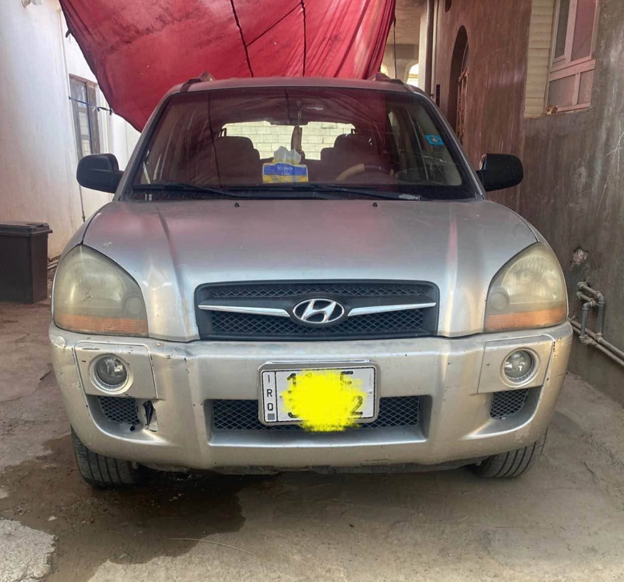 السلام عليكم توسان 2009 خليجي 4WD مابيها ولا قطره صبغ. نضيفة مال جناي. 
*********** بلاد, صلاح الدين
