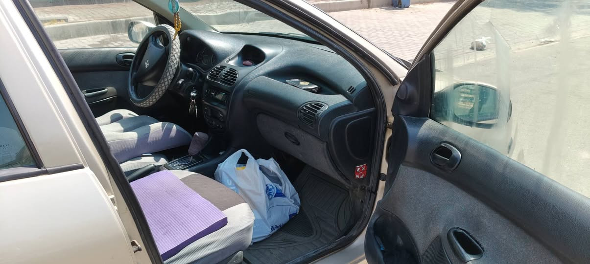 للبيع بيجو 206 موديل 2009  رقم جديد سنوية جديدة هزة جديدة باسمي السيارة مصبوغة حزام اثر جراد جاهزة نقص تبريد شغلة بسيطة جان شغال بس الفان فجئة وكف السعر 42 وبيهة مجال قليل  ***********
